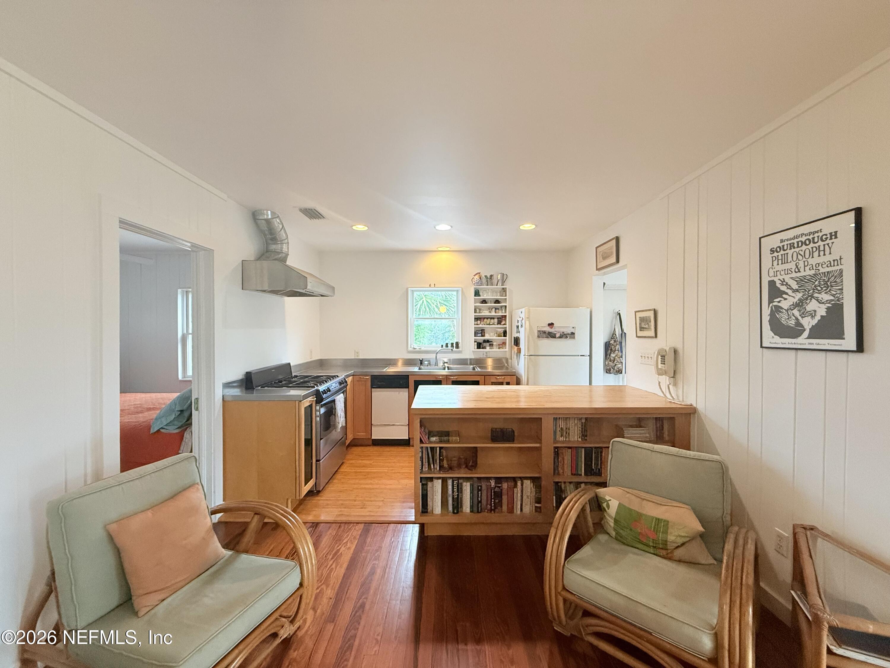 Image 4: Upstairs Kitchen