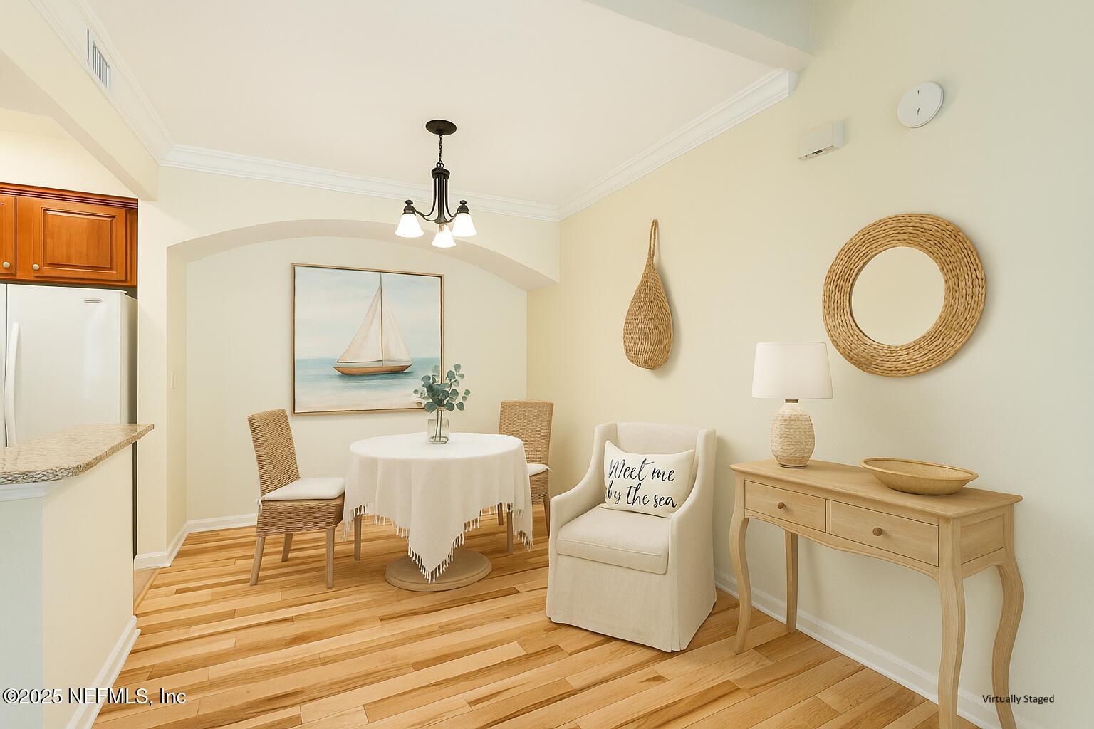 Image 3: VIrtually stagedd dining area