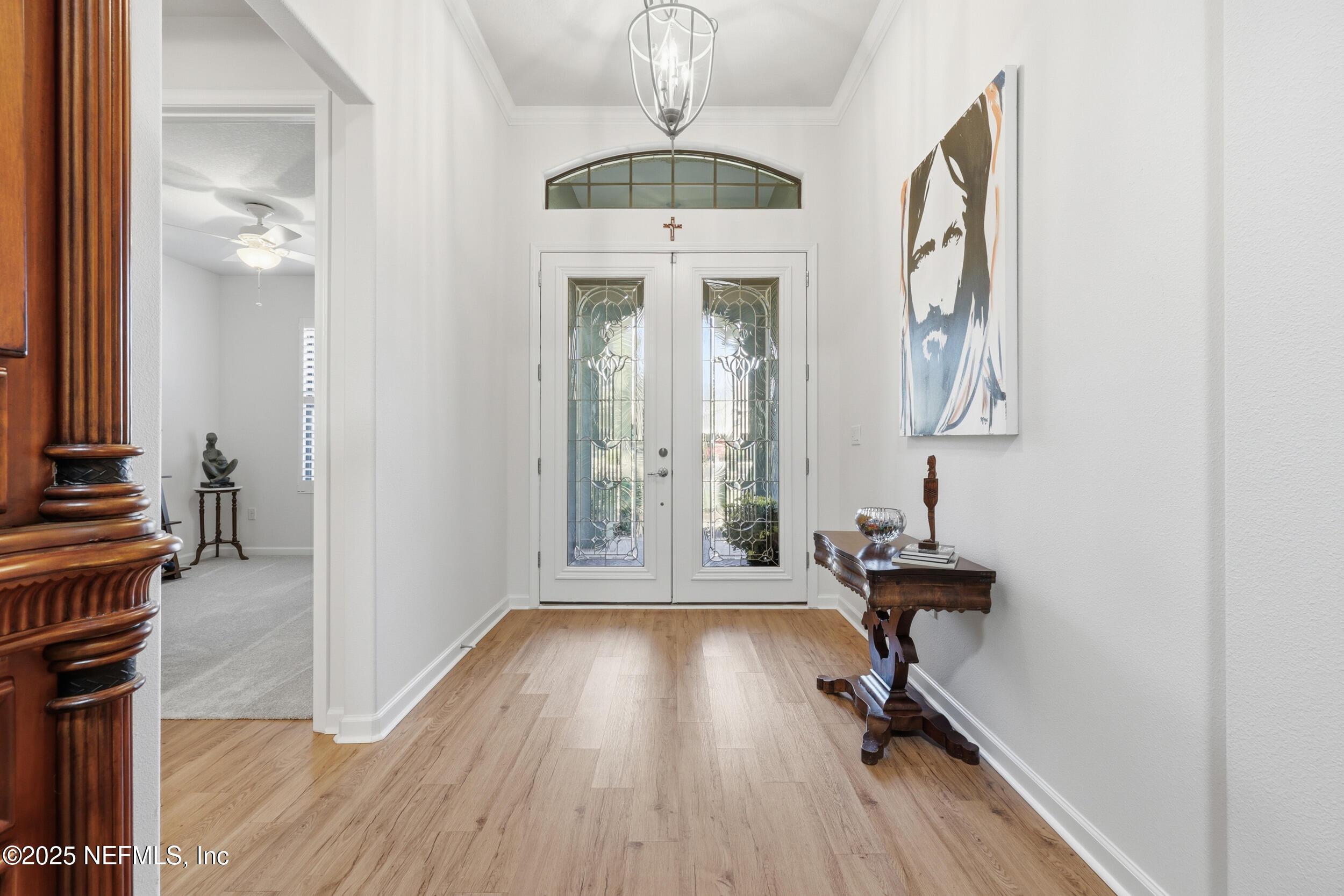 Image 4: FOYER ENTRY