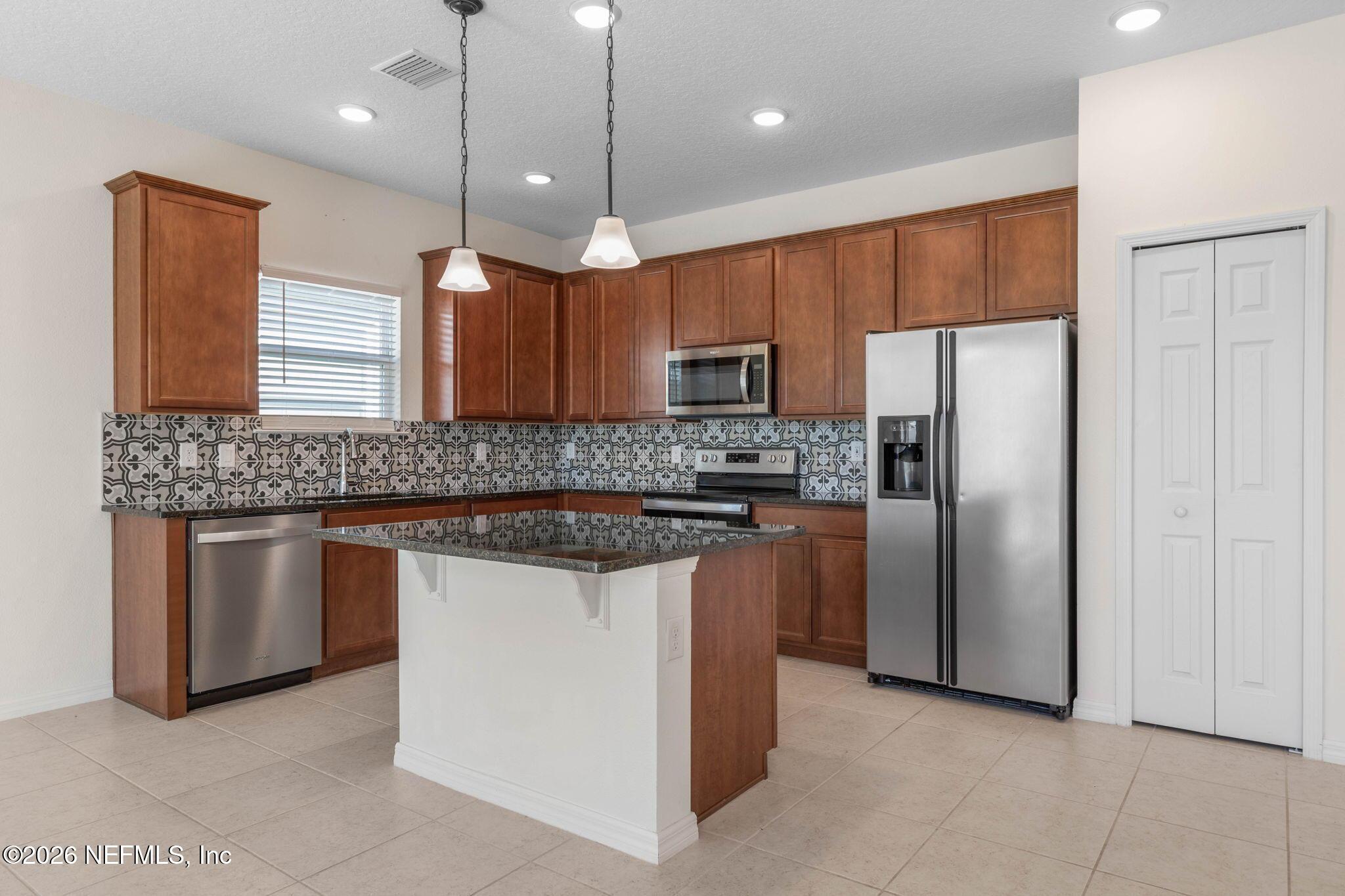 Image 3: 10-web-or-mls-3 Oakleaf Way-10