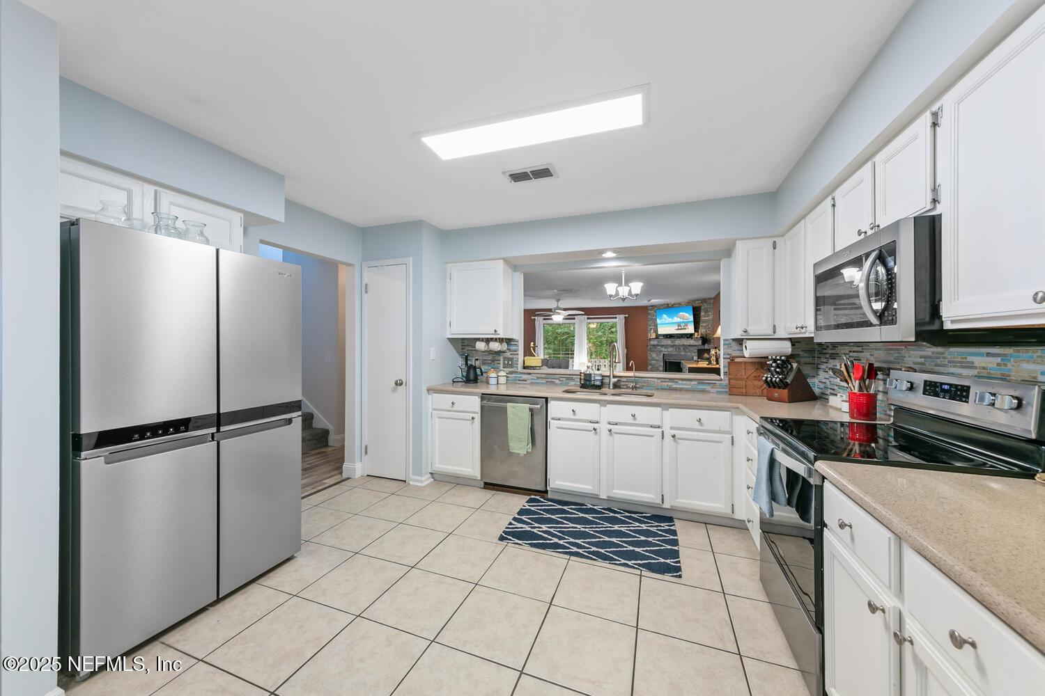 Image 3: 3919 Meadowview Dr N-large-009-001-A9750