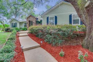 6703 WOODLAND DR