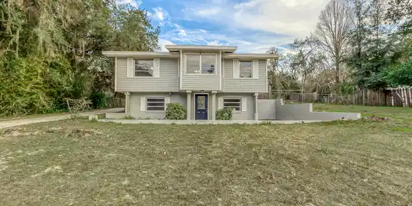 6565 WOODLAND DR