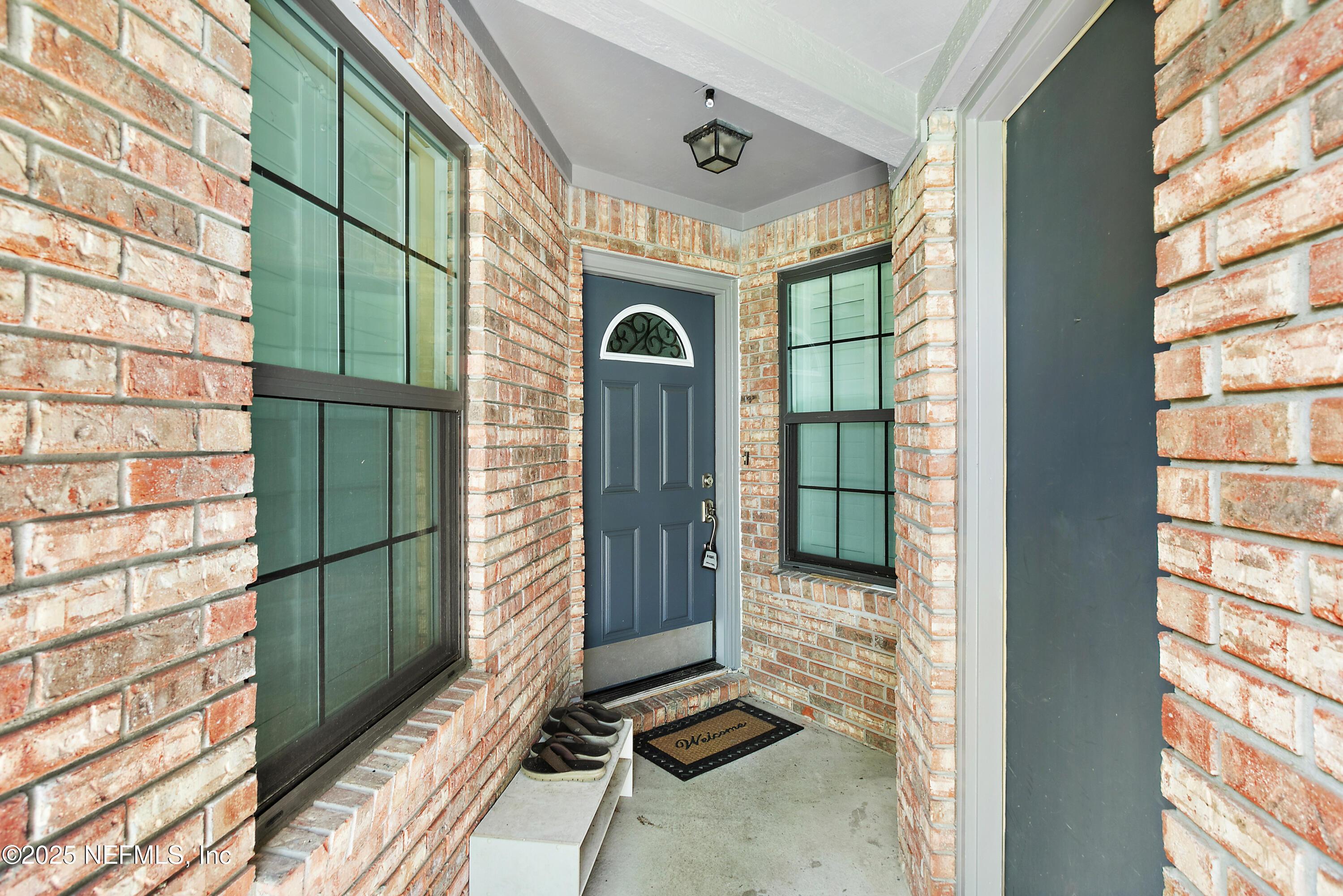 Image 2: 02-Entry