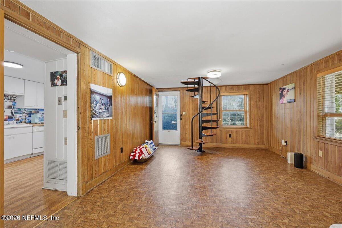 Image 4: entry into family room