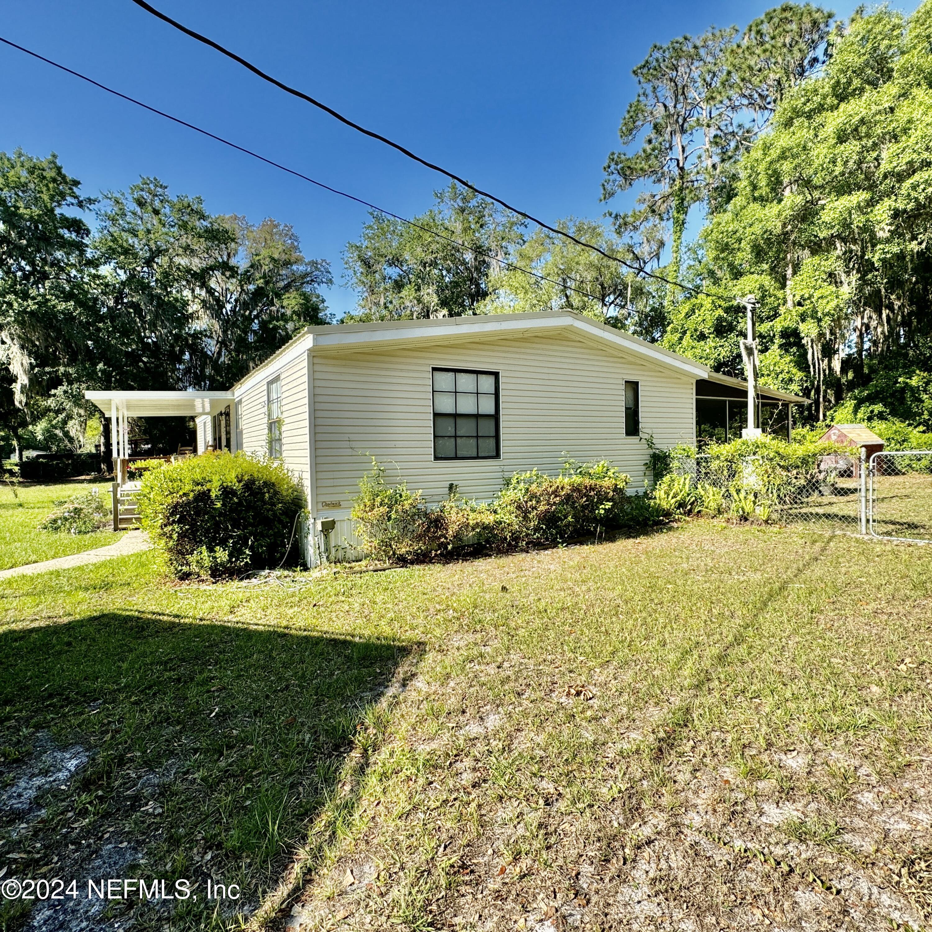 Image 4: 105 George Ave, Interlachen, FL