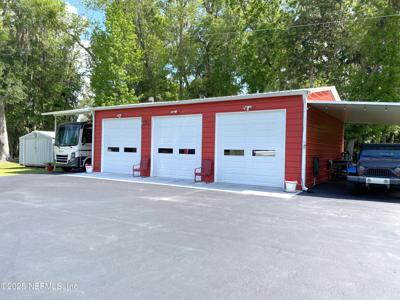 689 S HIGHWAY 17