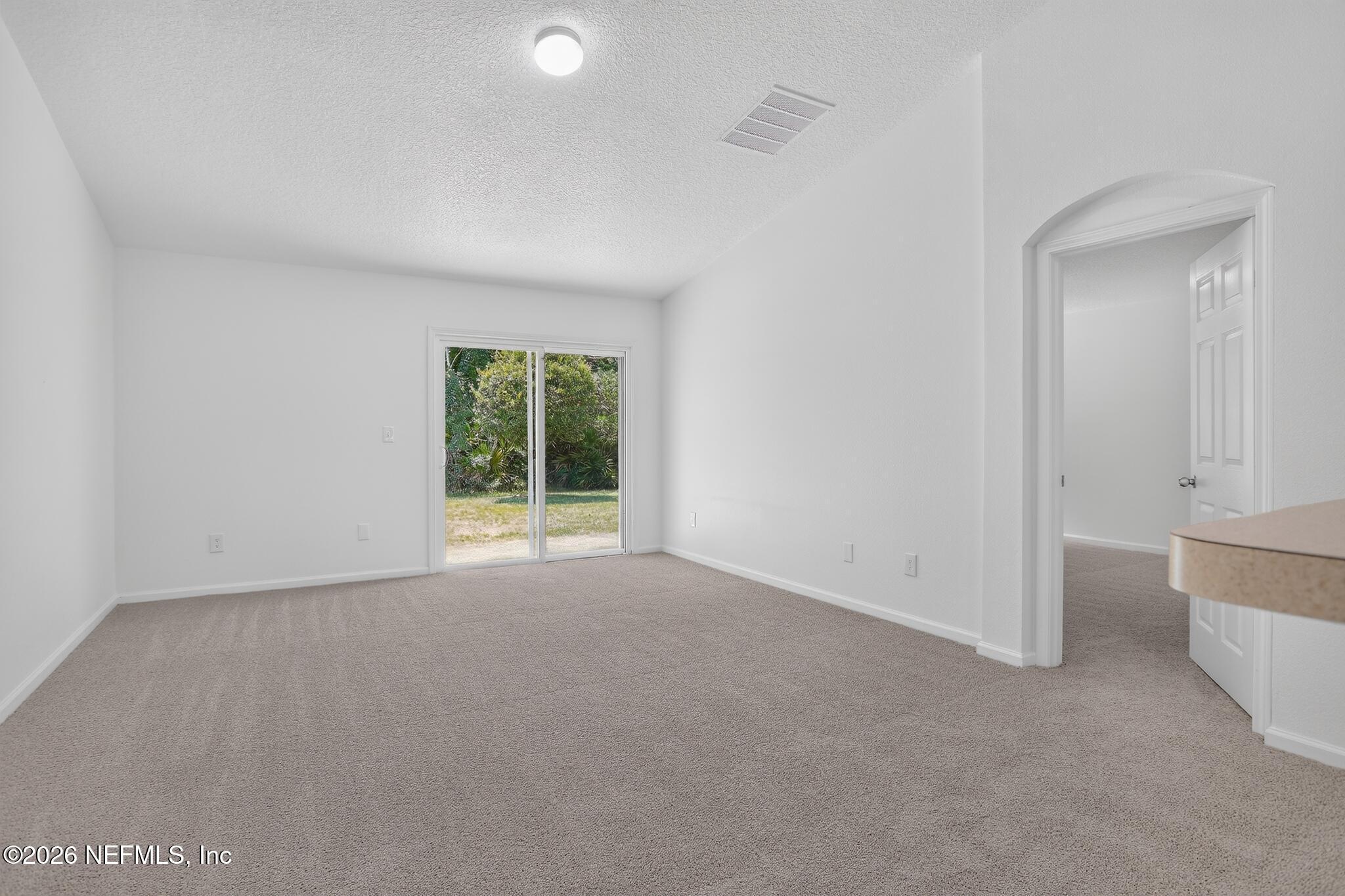 Image 2: 03_13818_Goodson_Pl-Living_room-_7_8