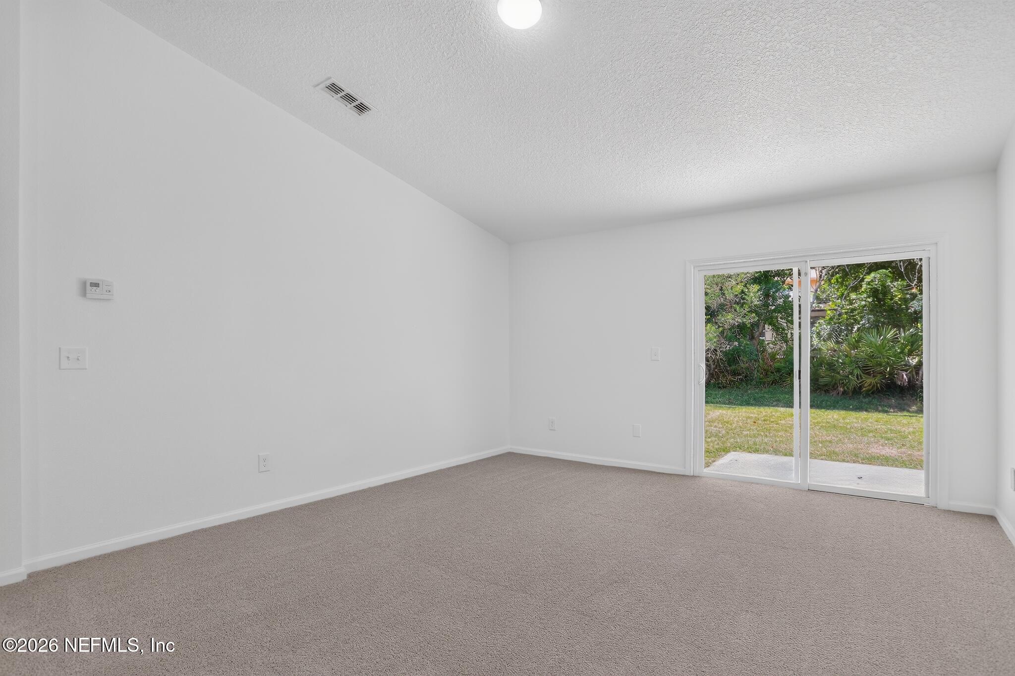 Image 3: 04_13818_Goodson_Pl-Living_room-_3_4