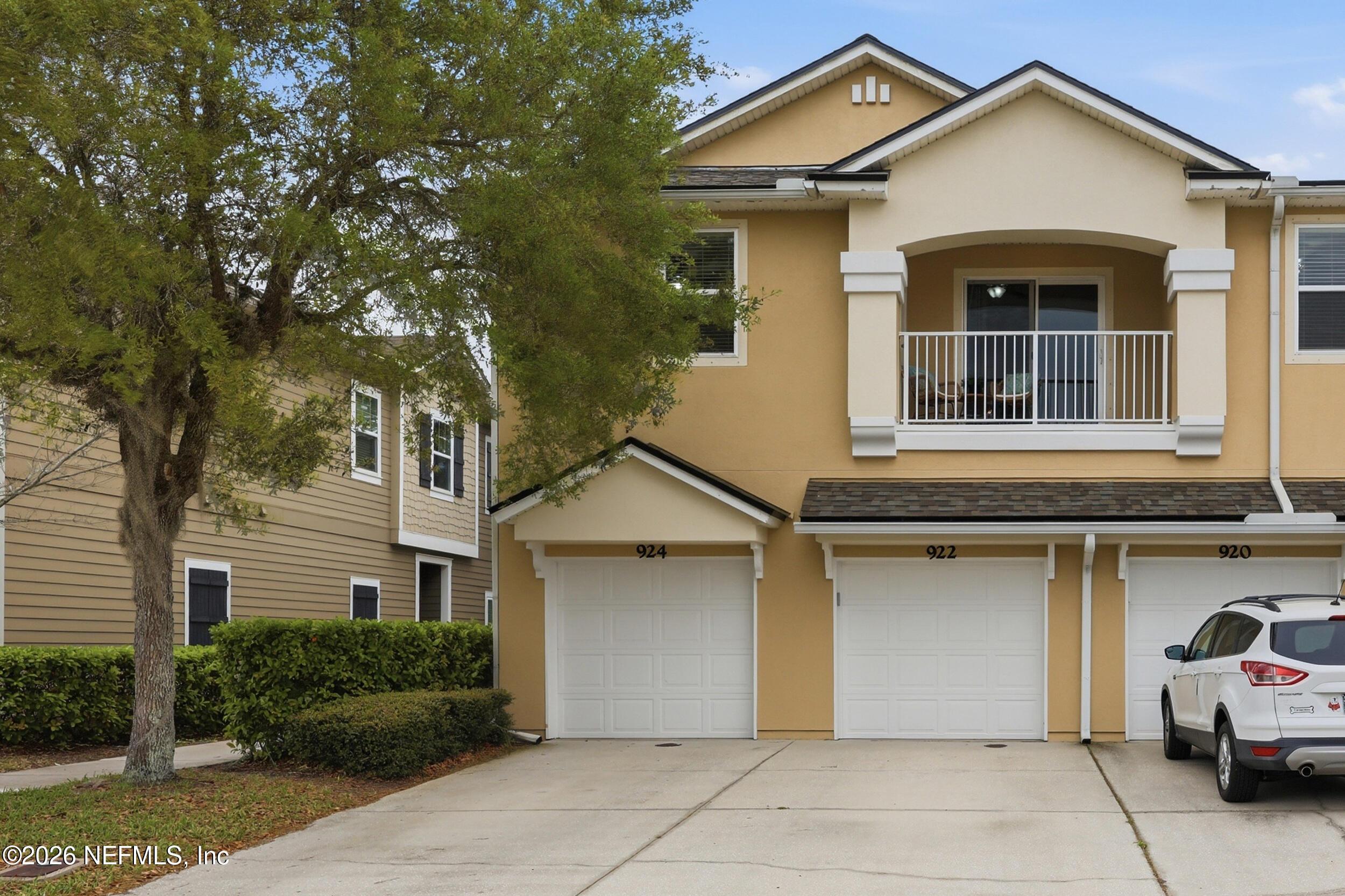 Image 3: 2_the real estateographers_001_v2