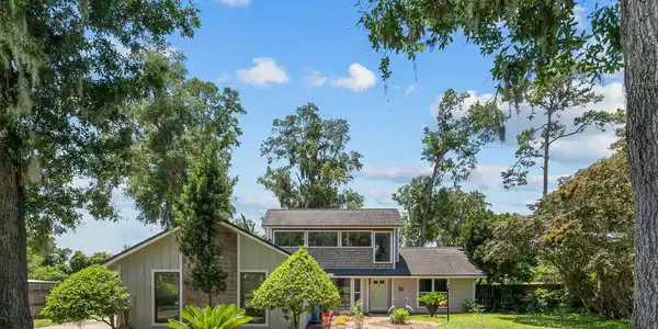 2986 FOREST OAKS Drive
