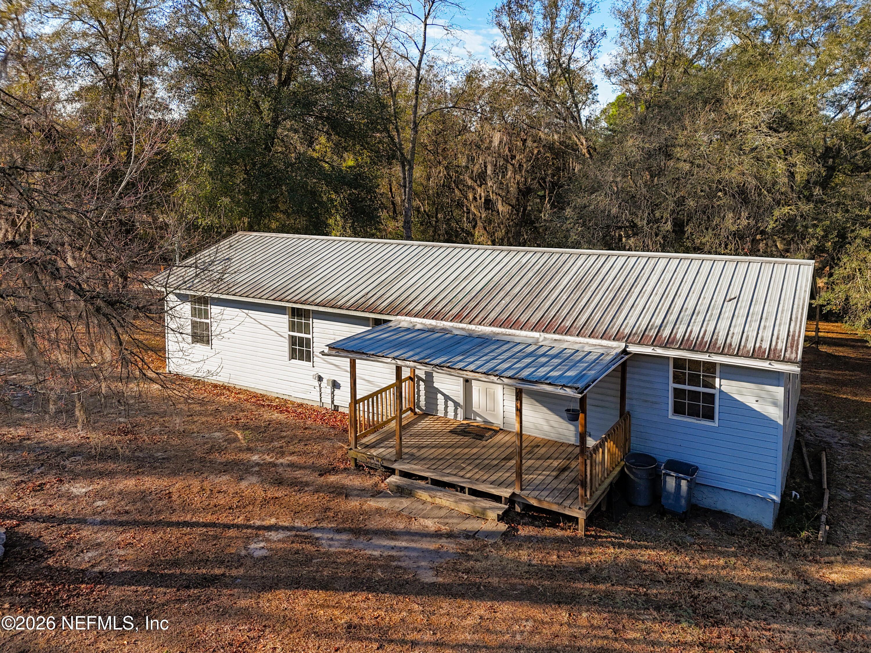 Image 4: 141 Paris Street-10