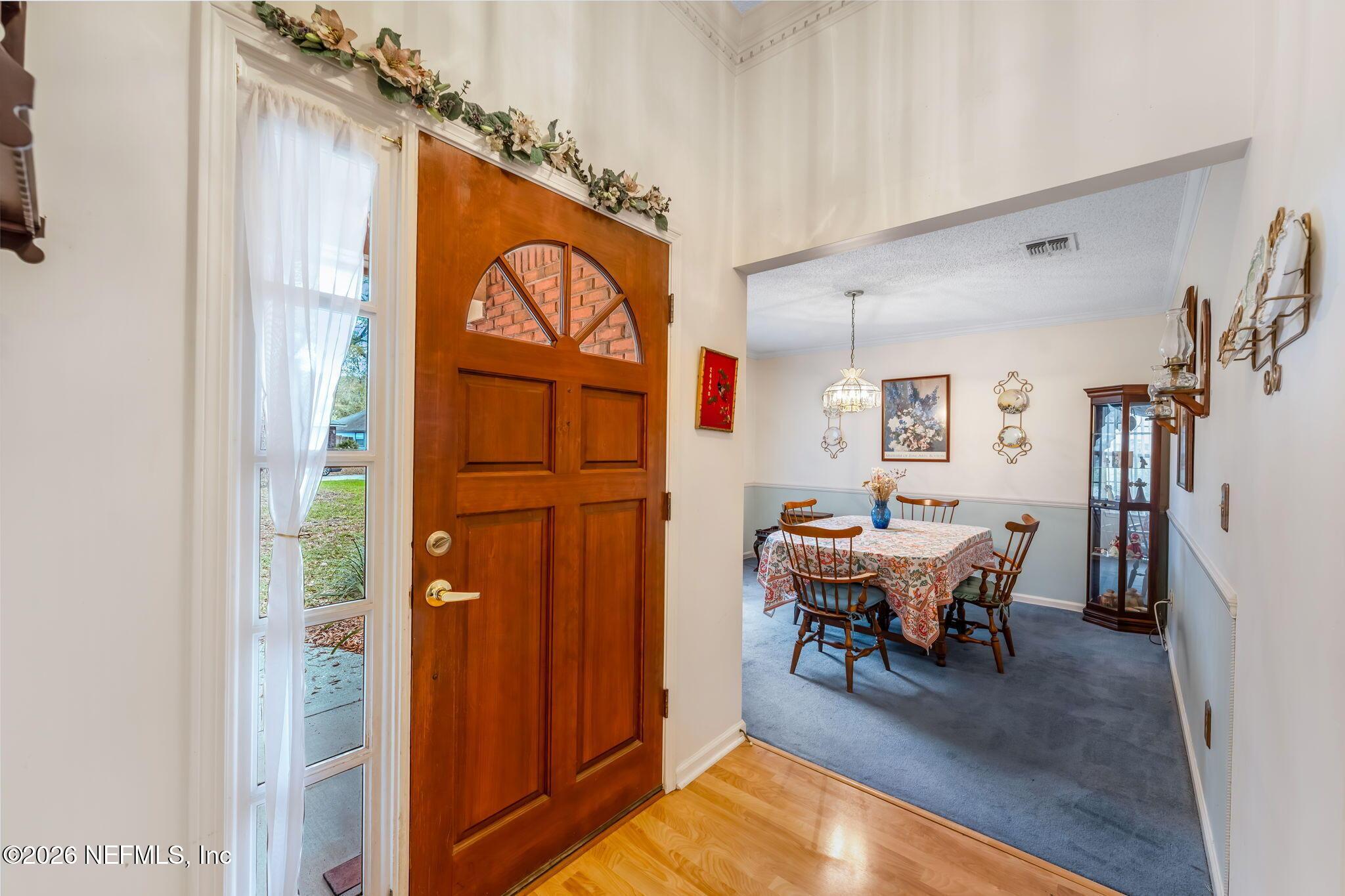 Image 4: Foyer