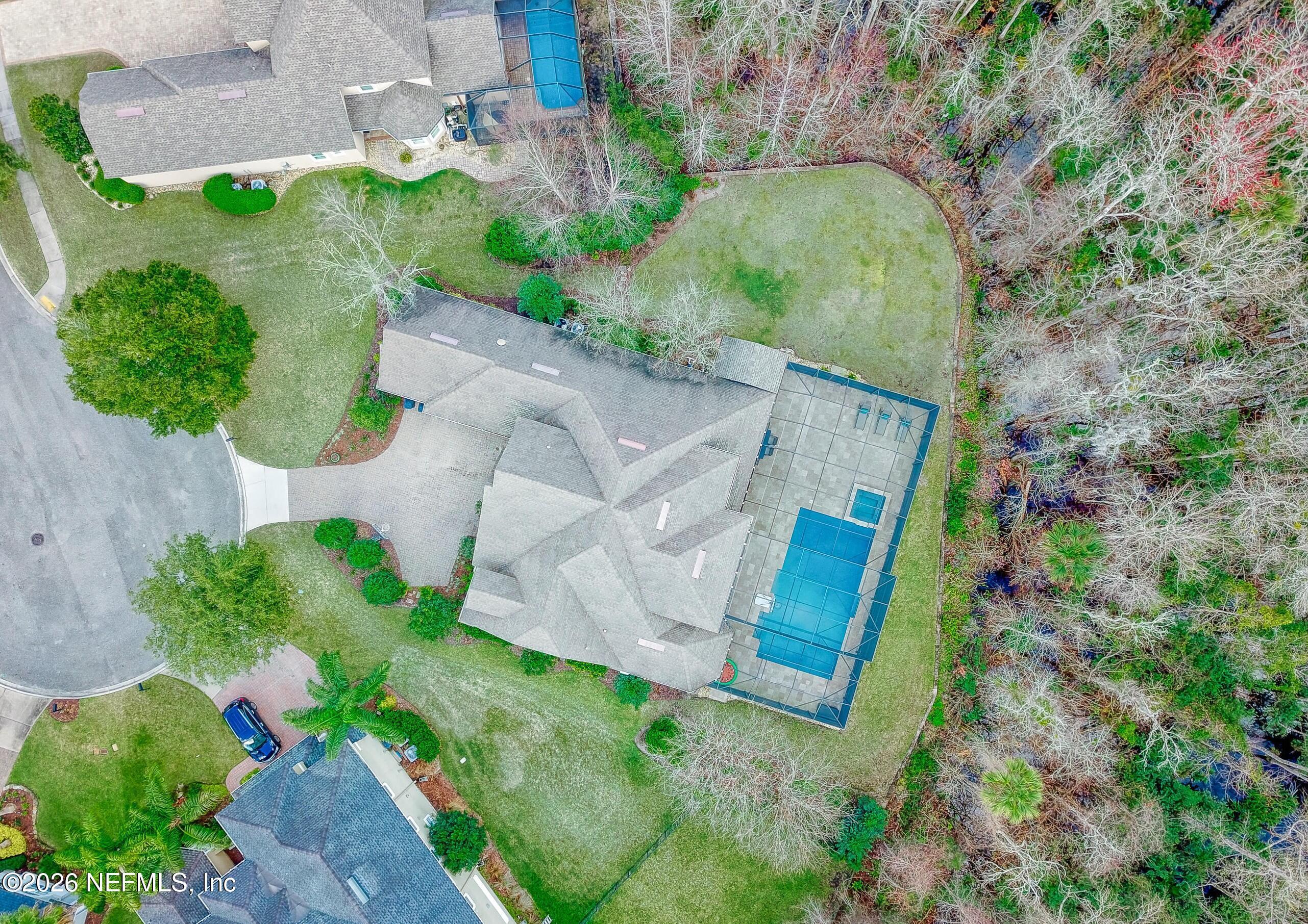 Image 4: Pie shaped, almost 1/2 acre lot!