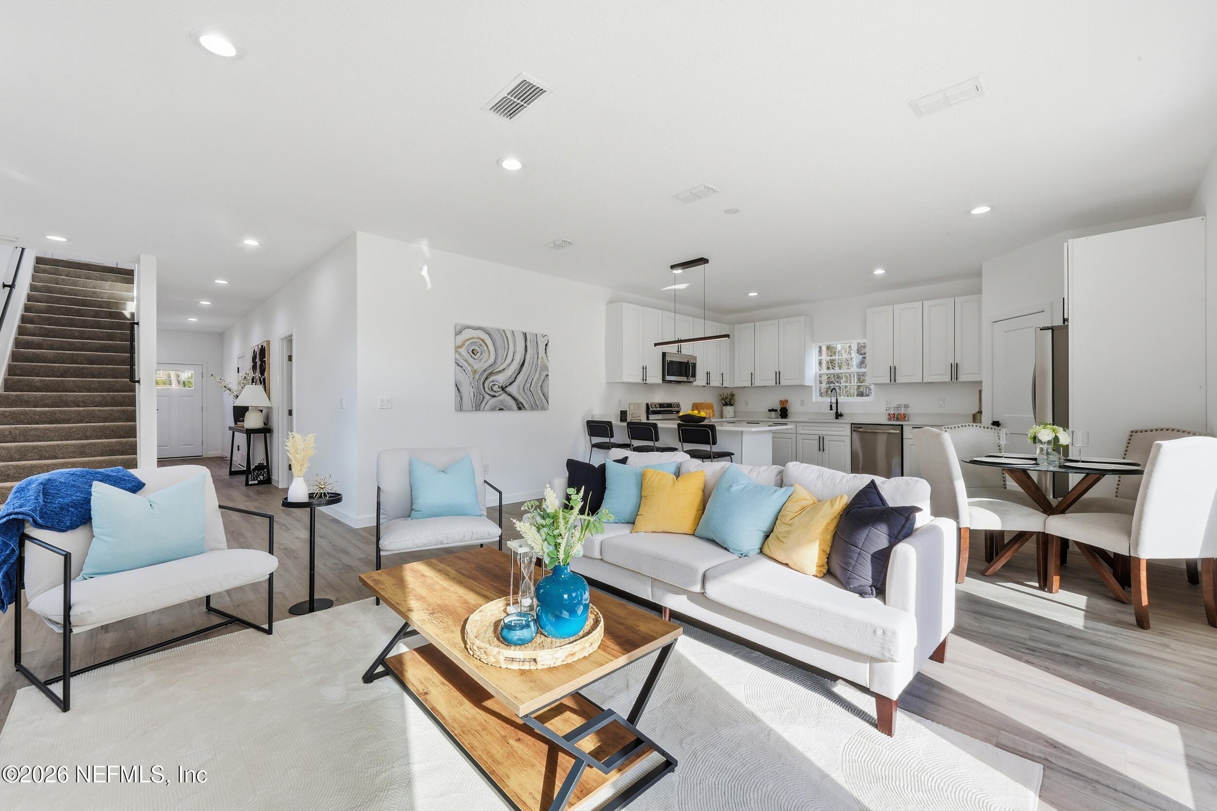 Image 4: living room