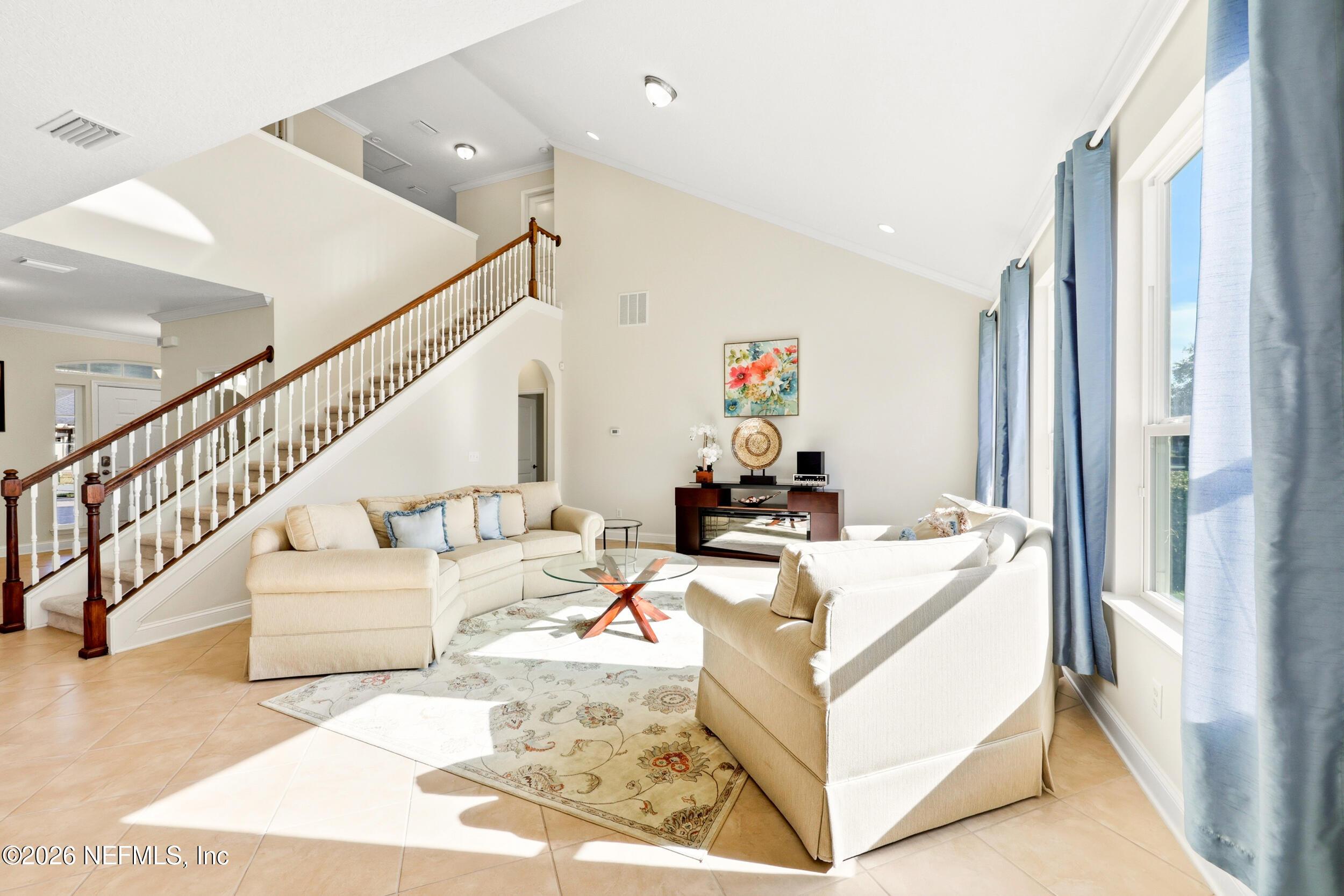 Image 3: Open & Inviting Living Room