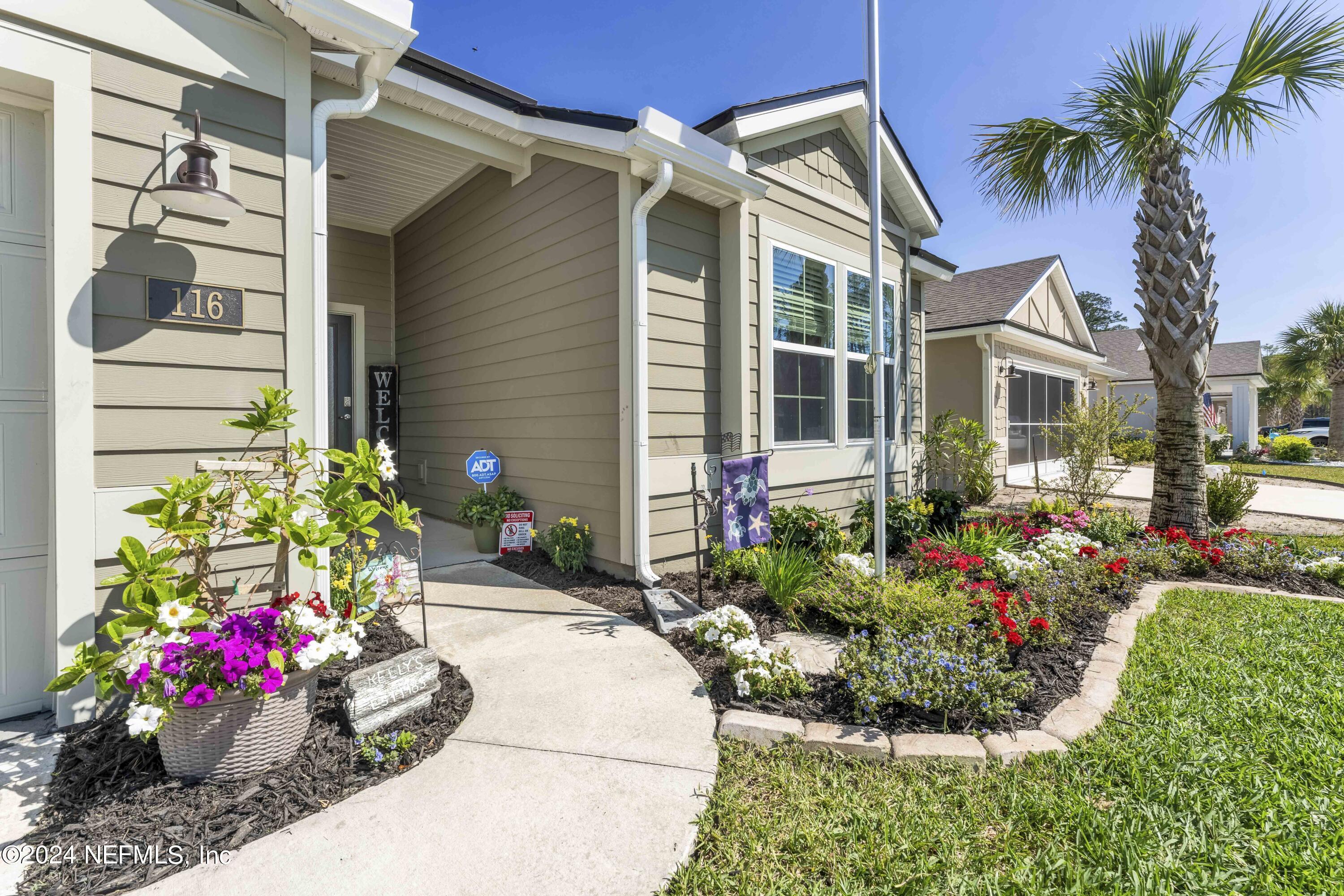 Image 2: Colorful Landscaping