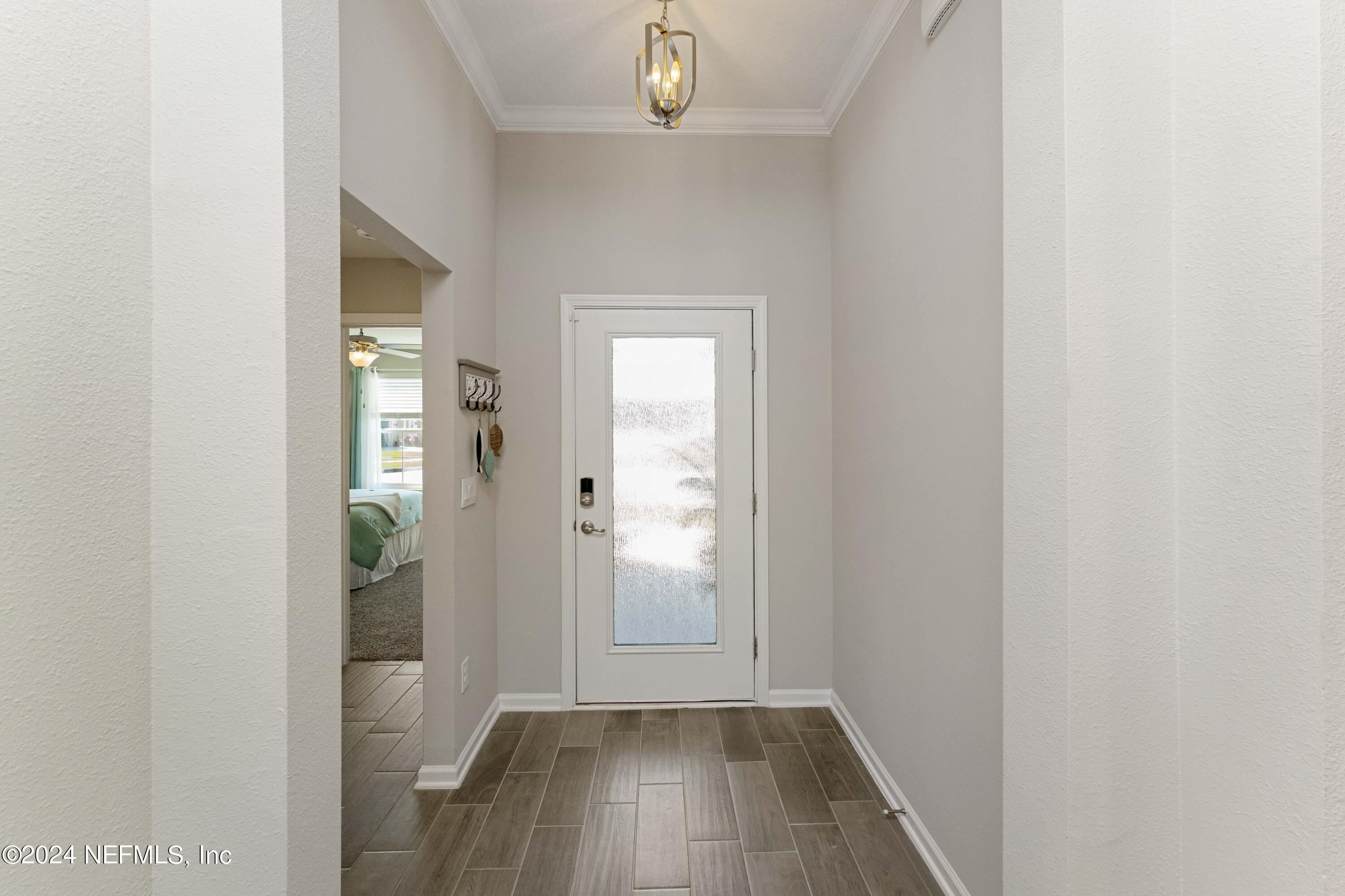 Image 4: Entryway