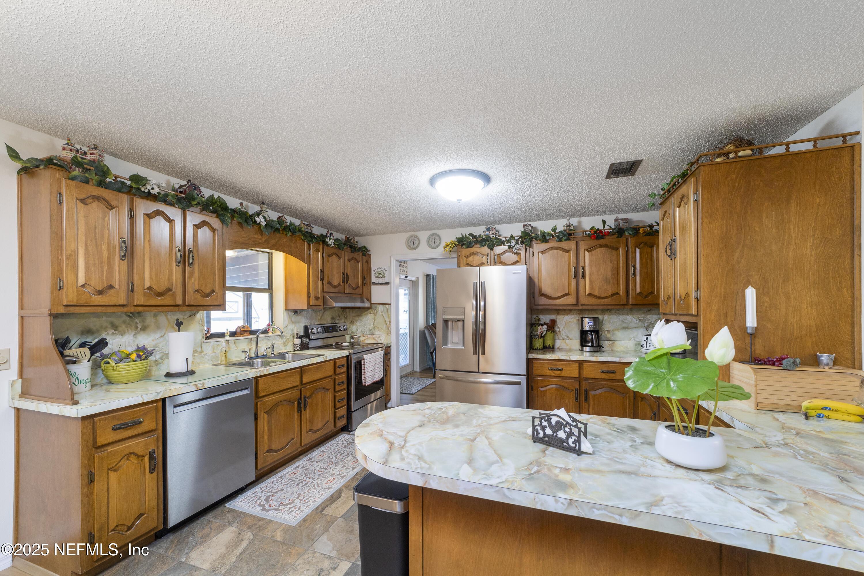 Image 4: 107 Church Lake Drive (38)