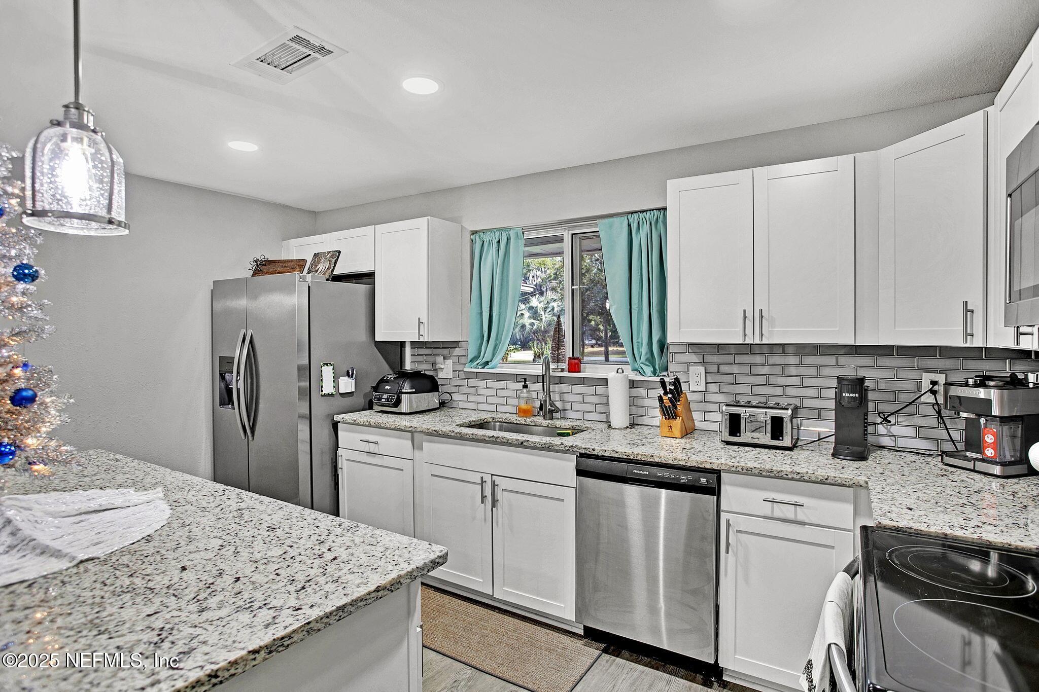 Image 3: Ash Kitchen 2