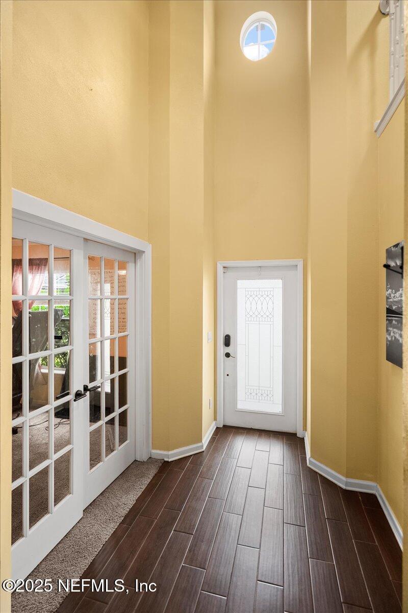 Image 2: 02-221 Thornloe Dr (3)