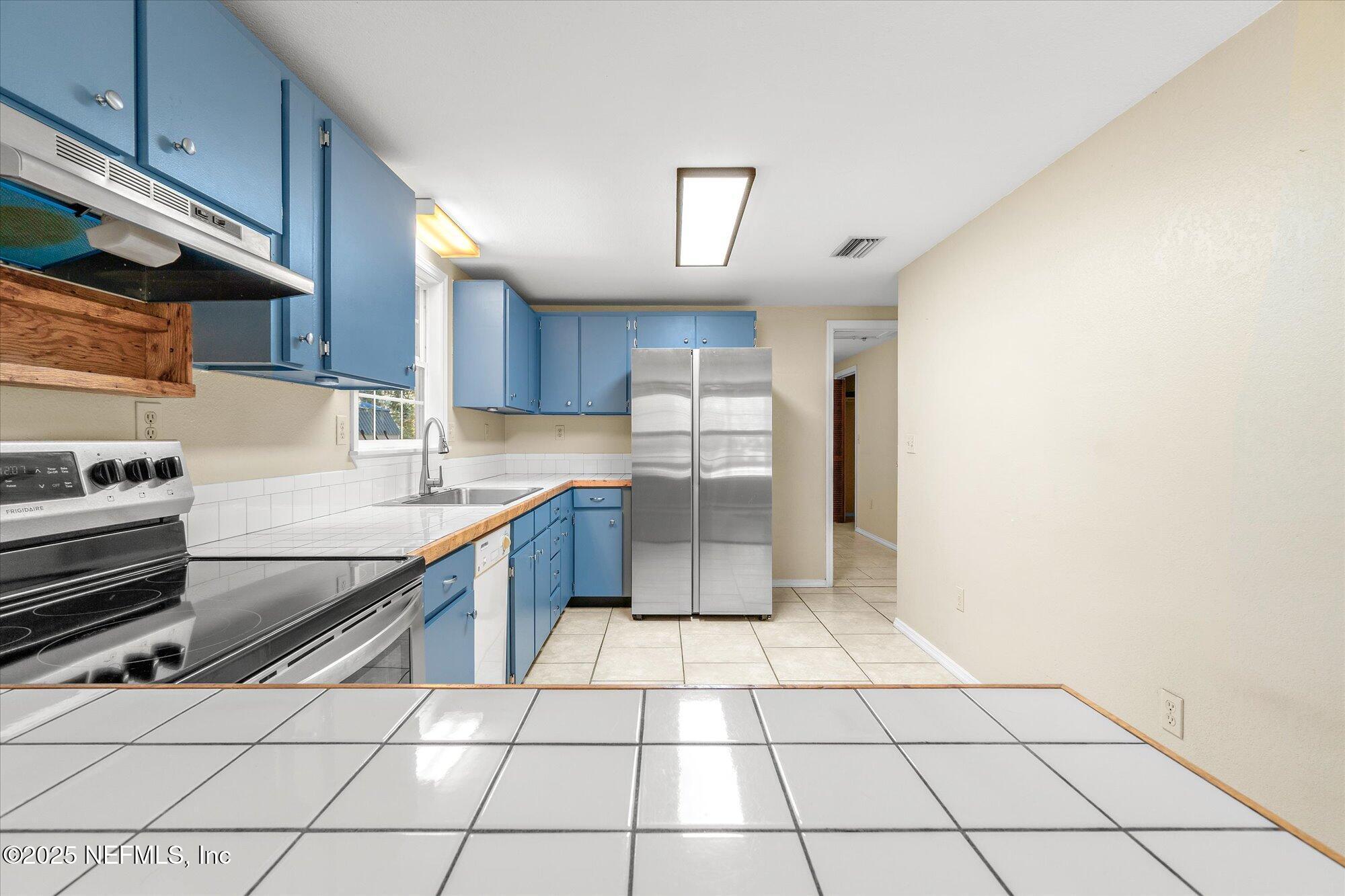 Image 2: 22-343 Lake Como Dr-22