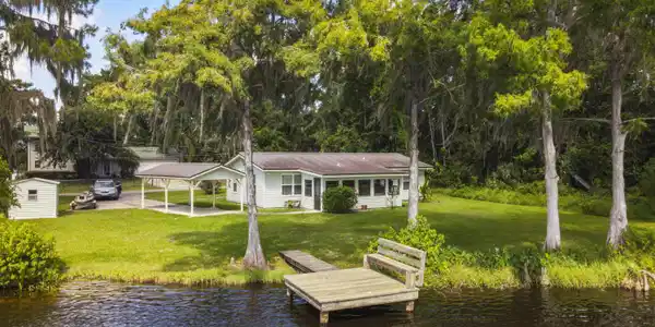 115 TWIN LAKE GROVE Court