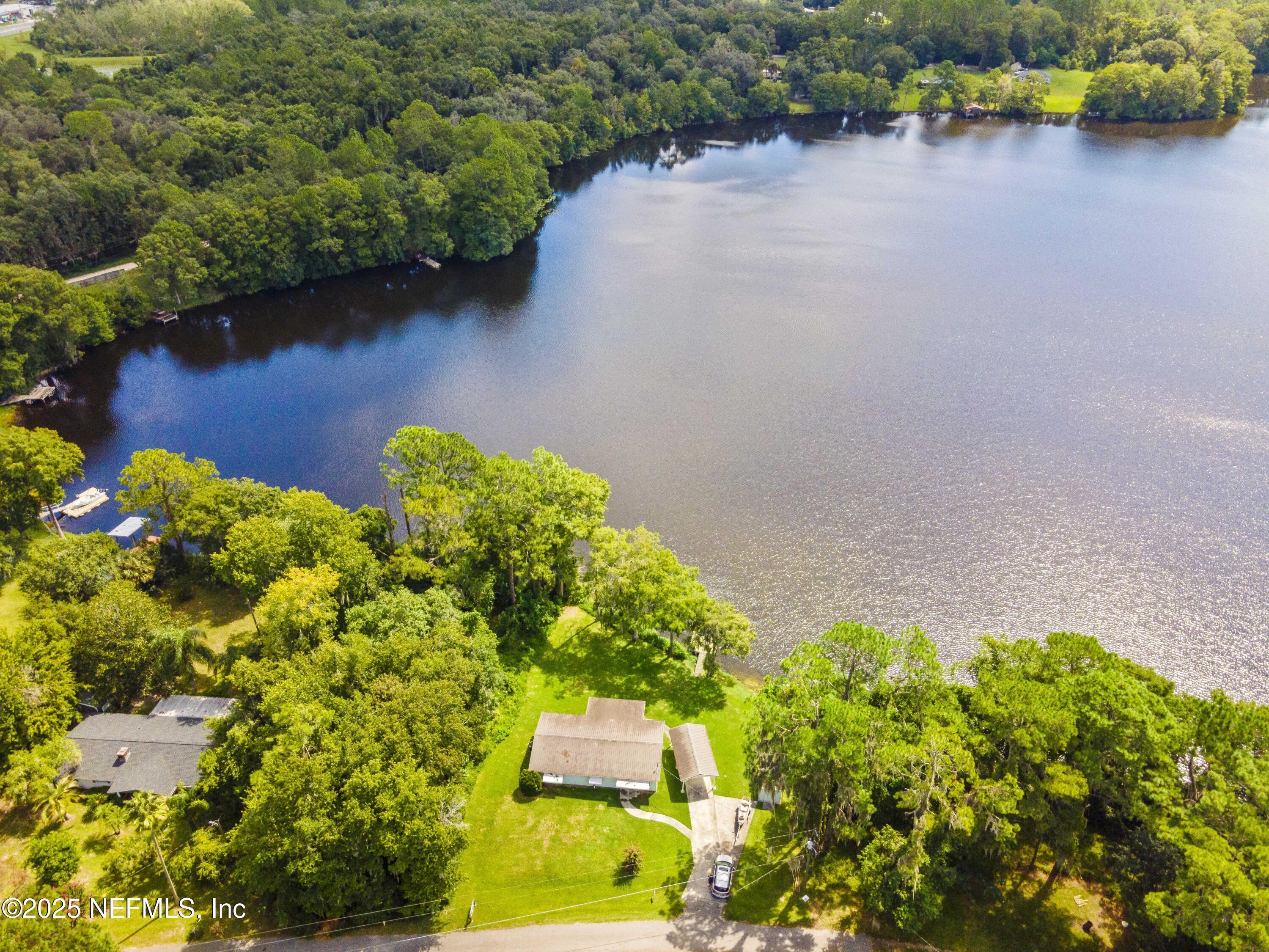 Image 4: 115 Twin Lake Grove Ct, Interlachen, FL