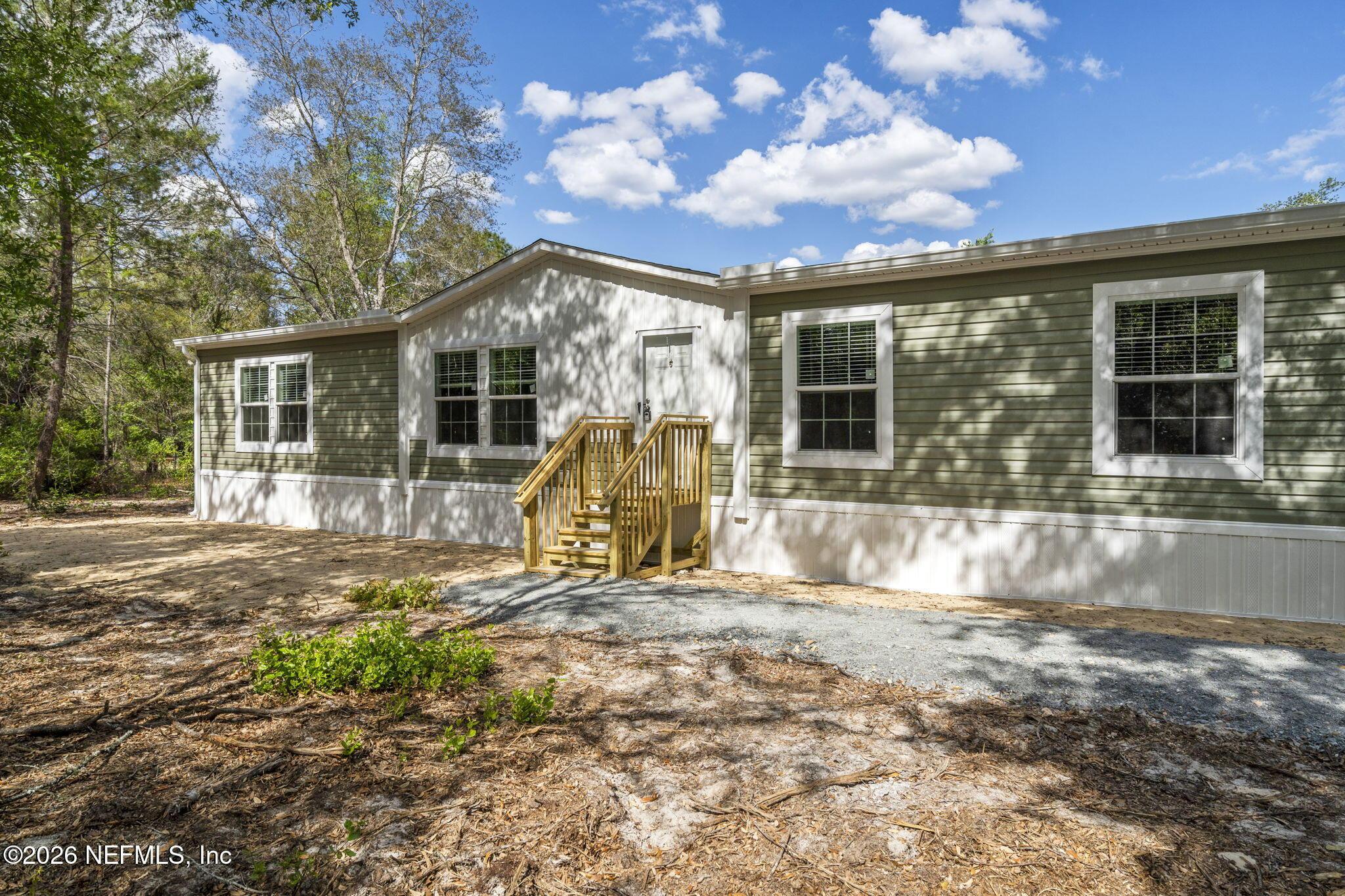 Image 1: 32-7527 Appomattox Ave Keystone Heights