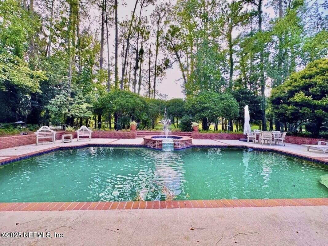 Image 4: Pool