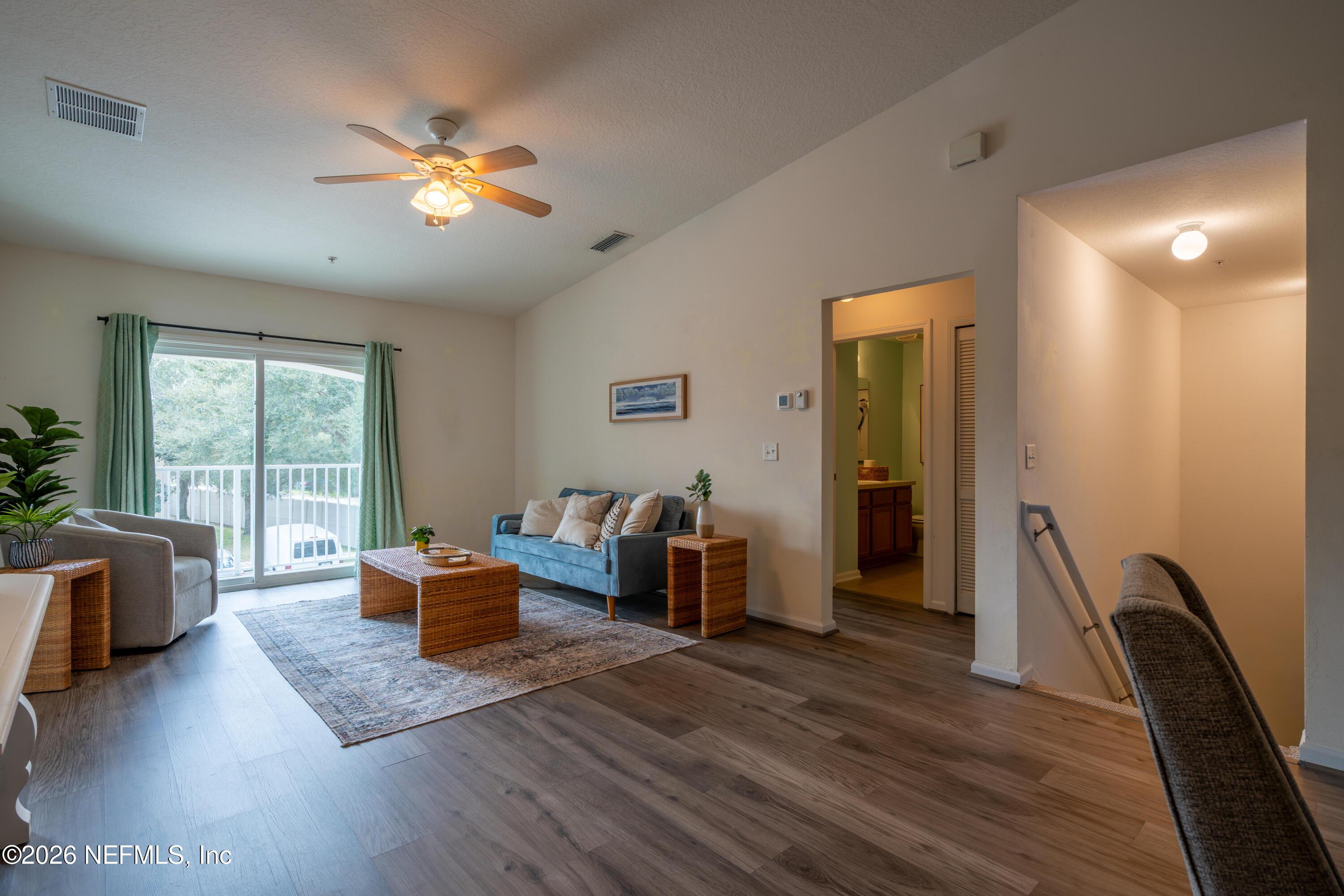 Image 3: 015601GoldenLakeLoop015