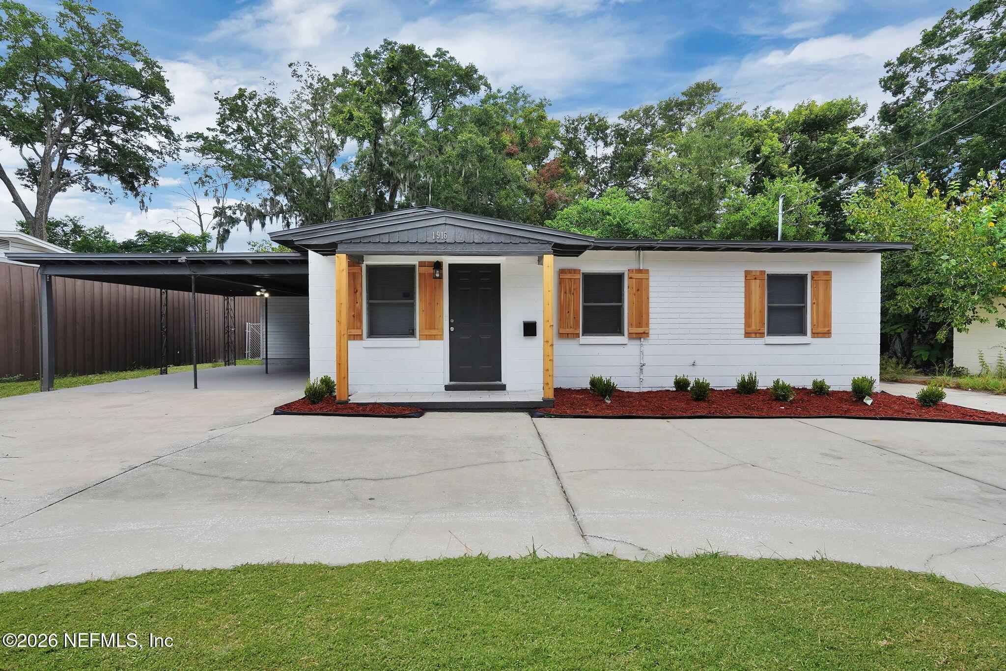 Image 1: 1-web-or-mls-1916 University_001