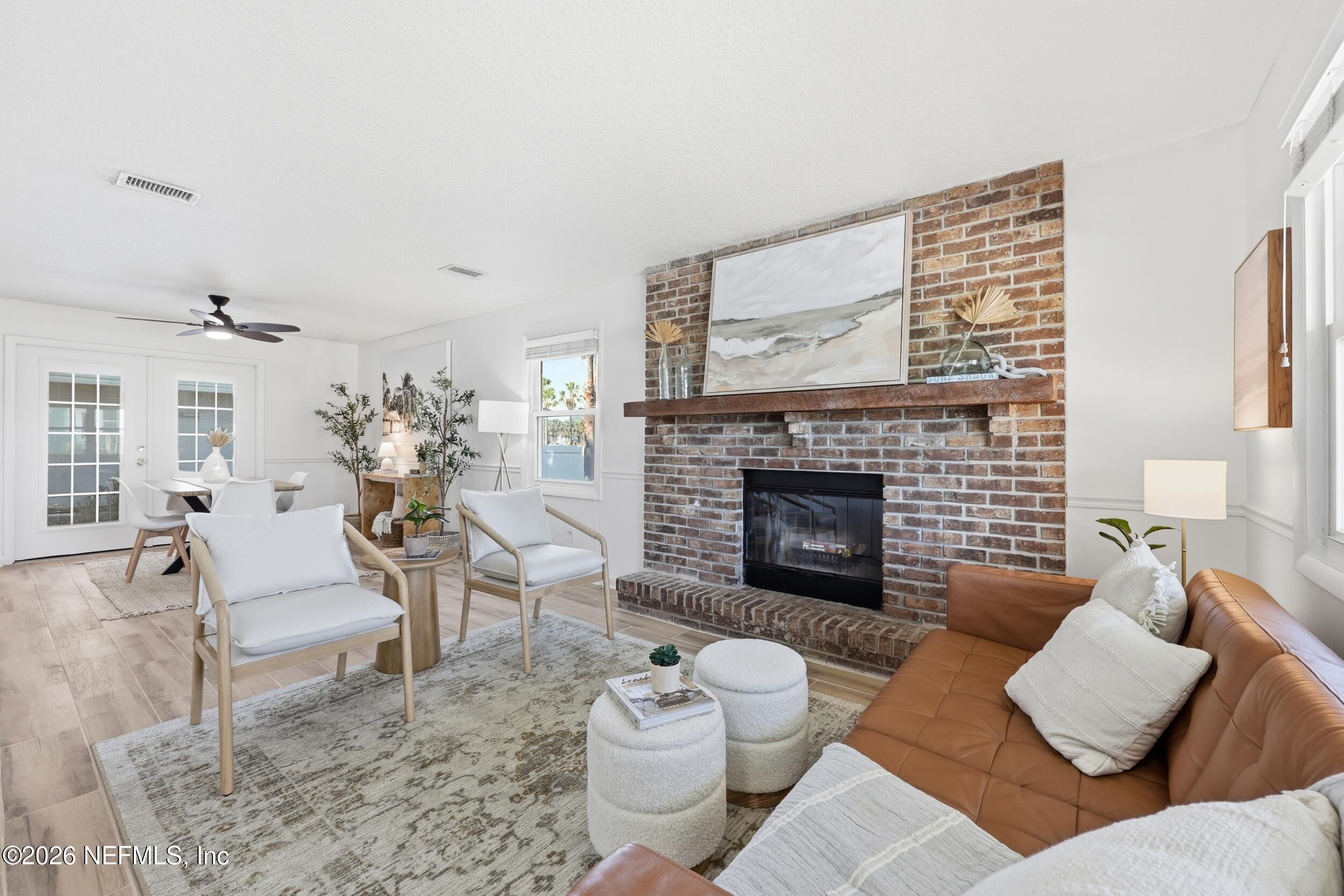 Image 4: Main House Living Room