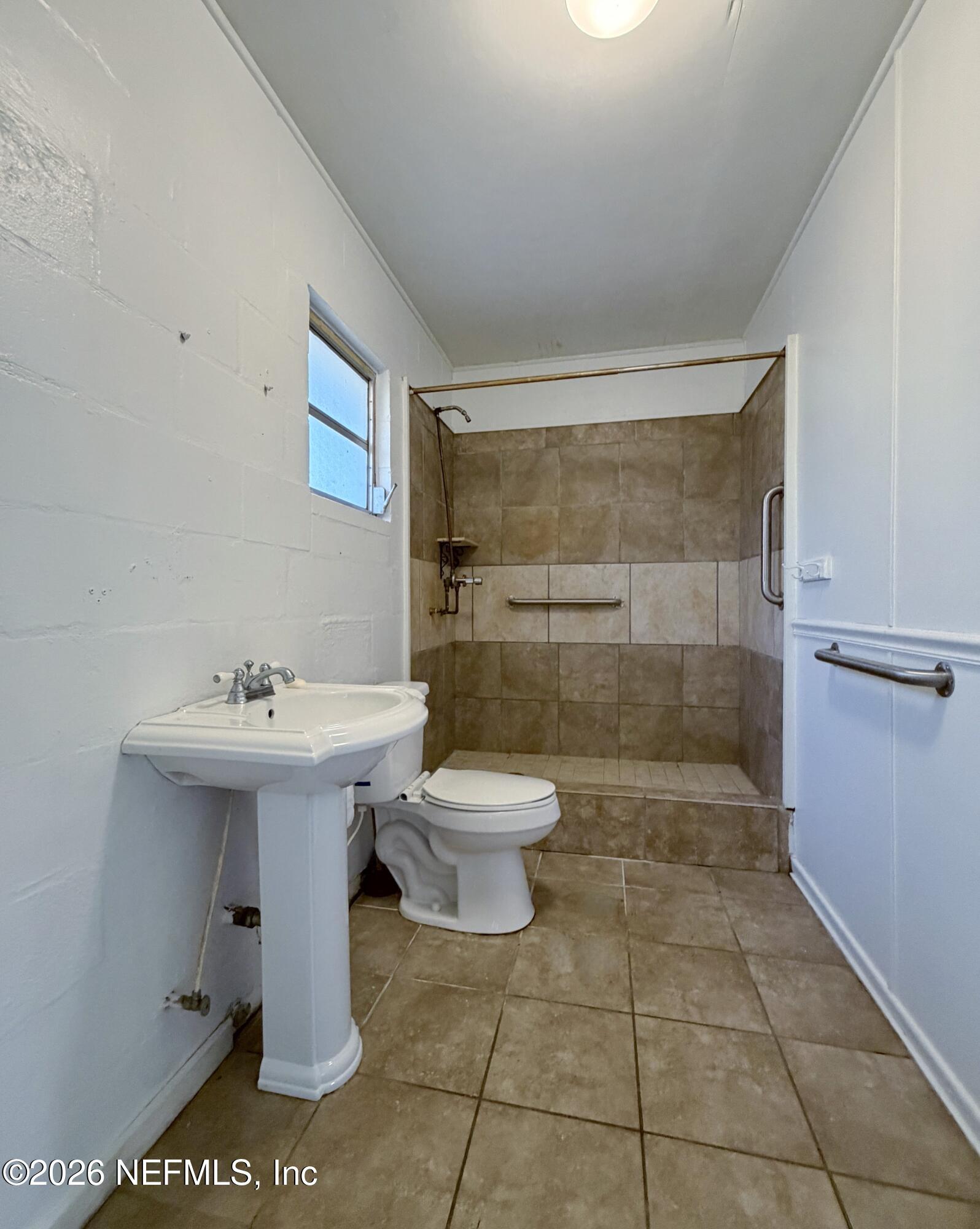 Image 4: 9