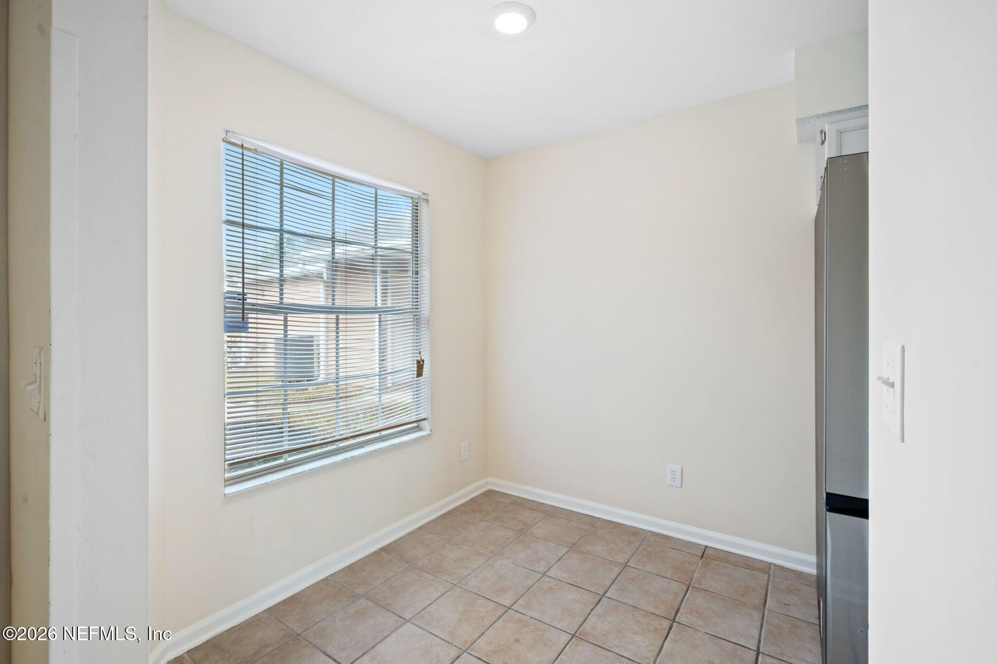 Image 4: Breakfast nook