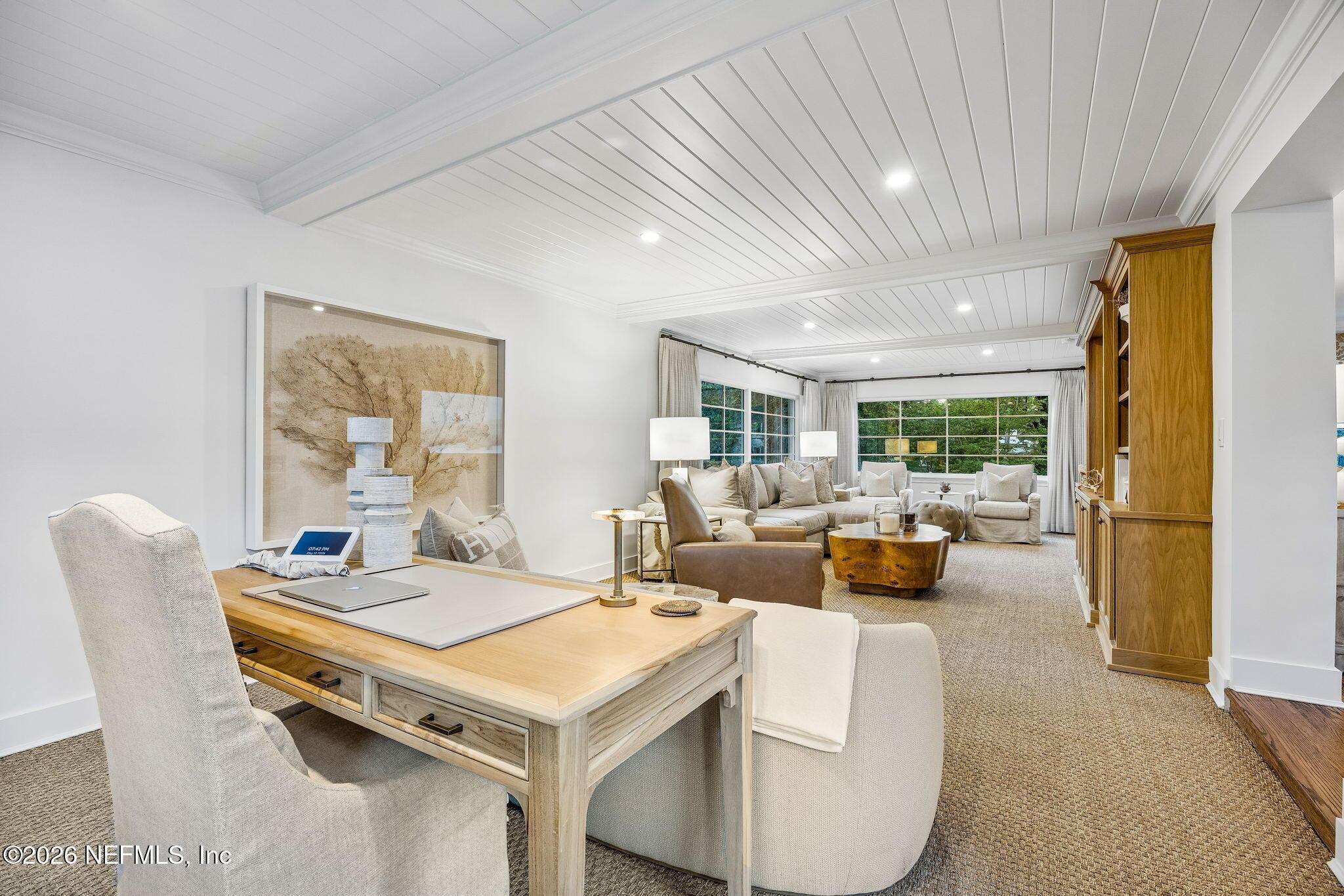 Image 3: LIVING ROOM