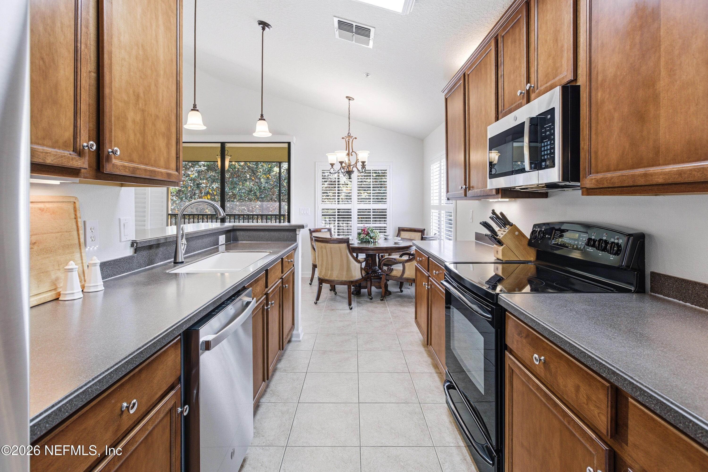 Image 2: Kitchen