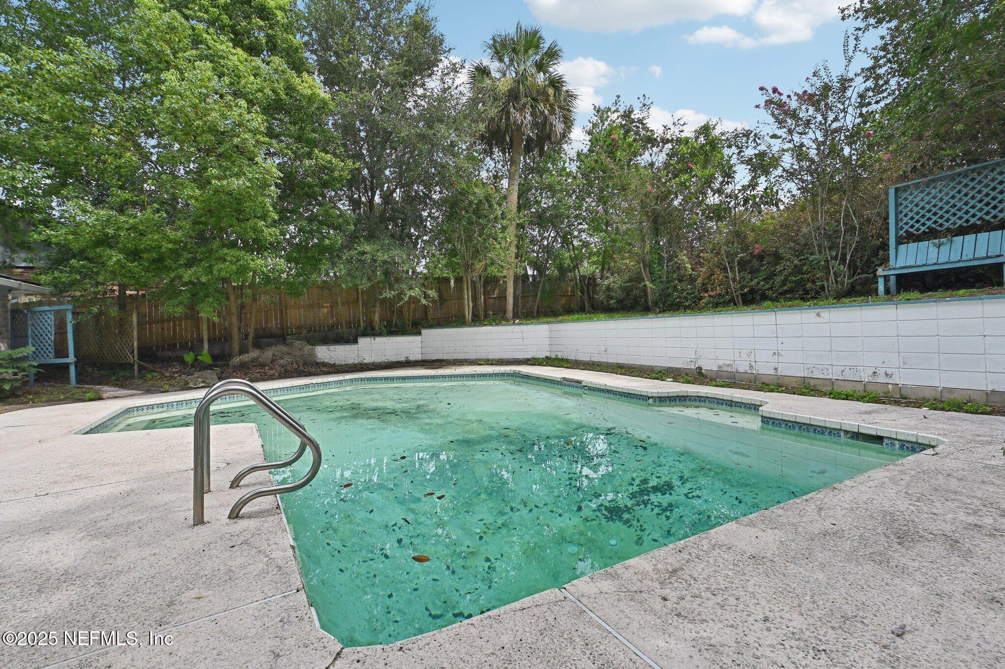 Image 4: POOL