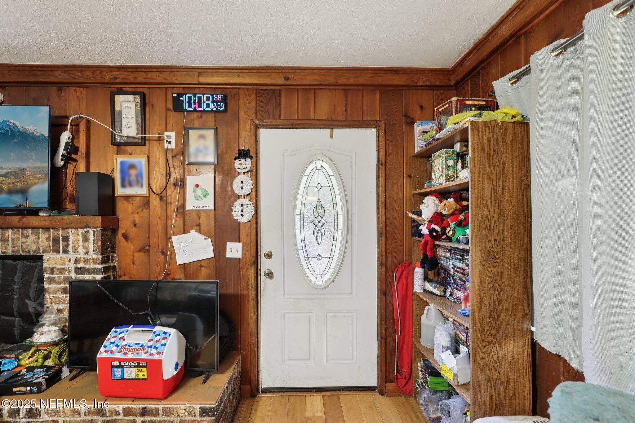 Image 3: Foyer