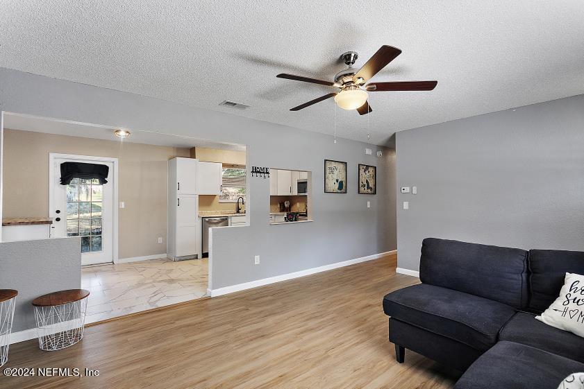 Image 2: Living room