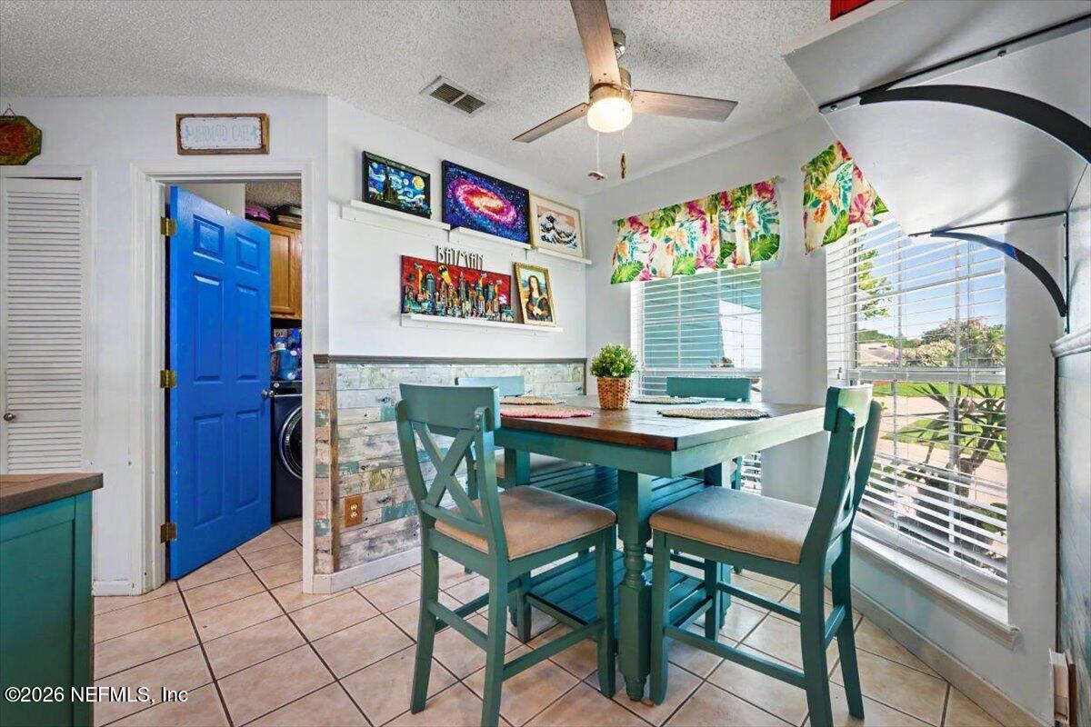 Image 3: Eat In Kitchen