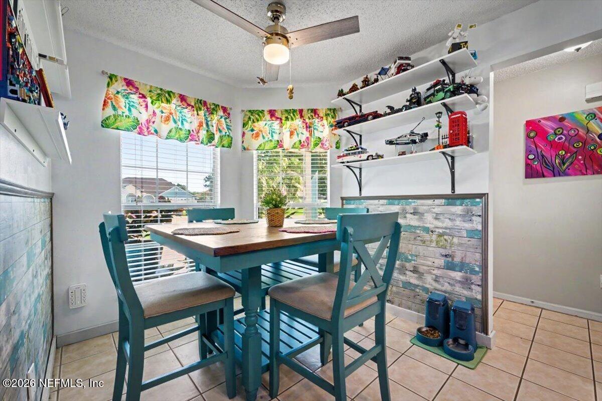 Image 4: Eat In Kitchen