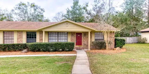 40 CANTERBURY CT
