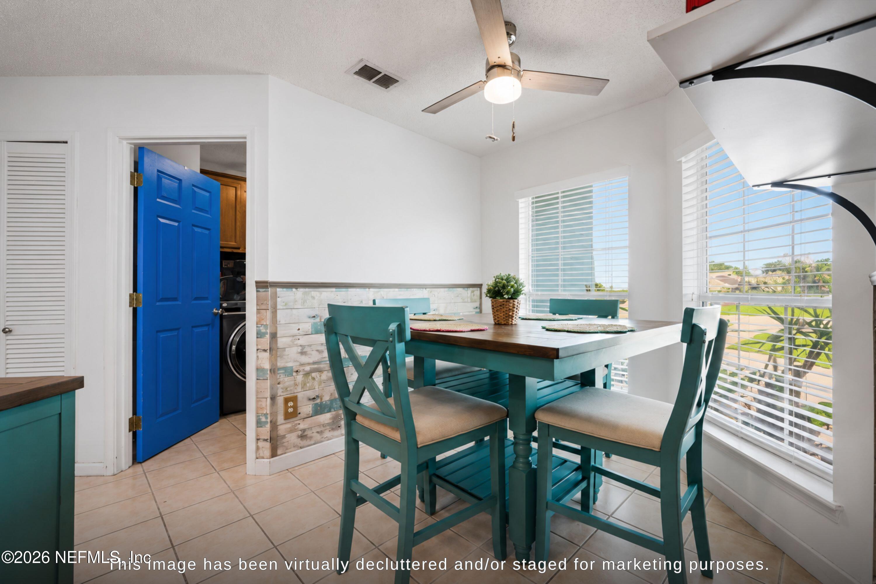 Image 3: Eat In Kitchen