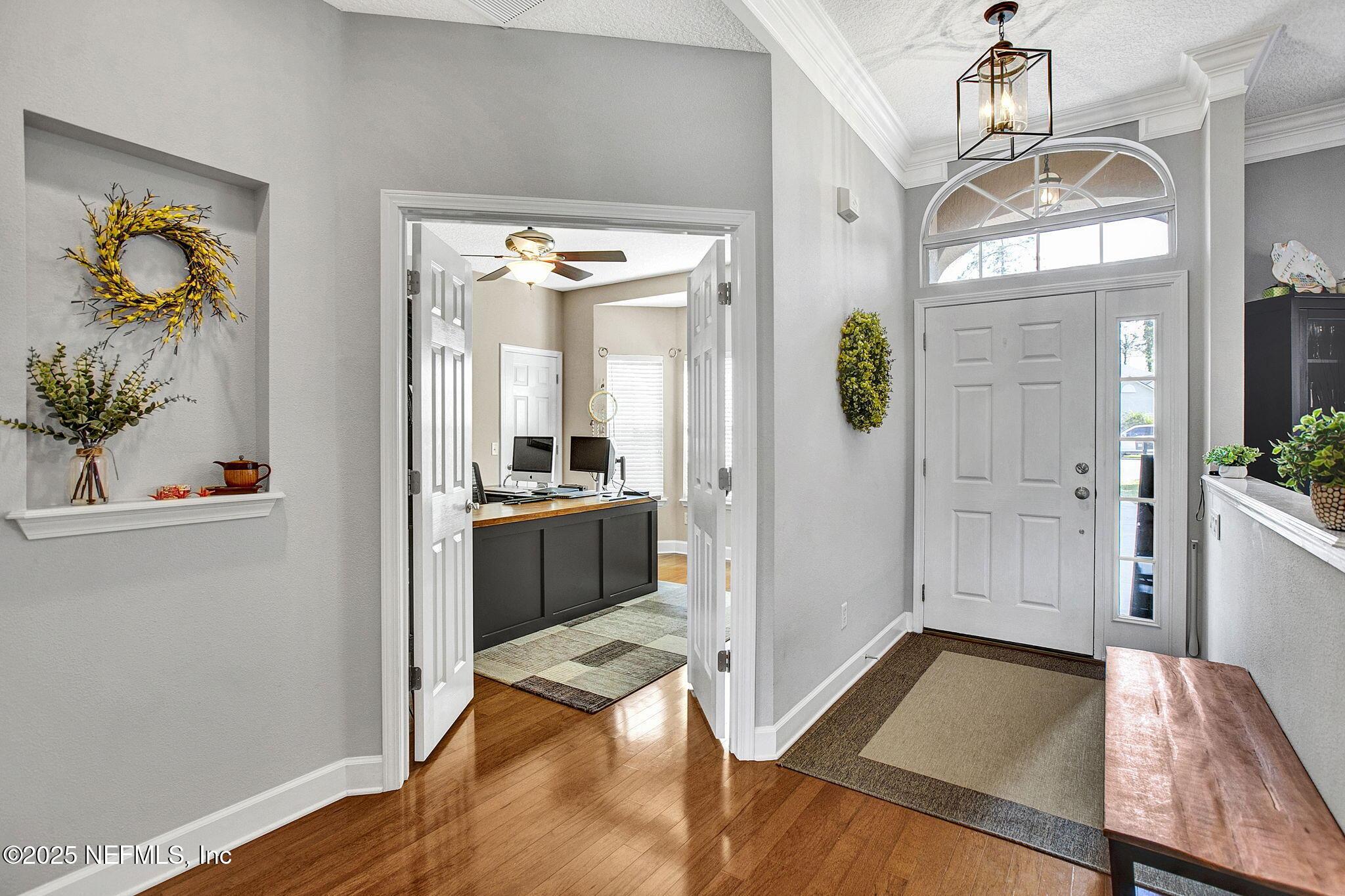 Image 4: Front Entry