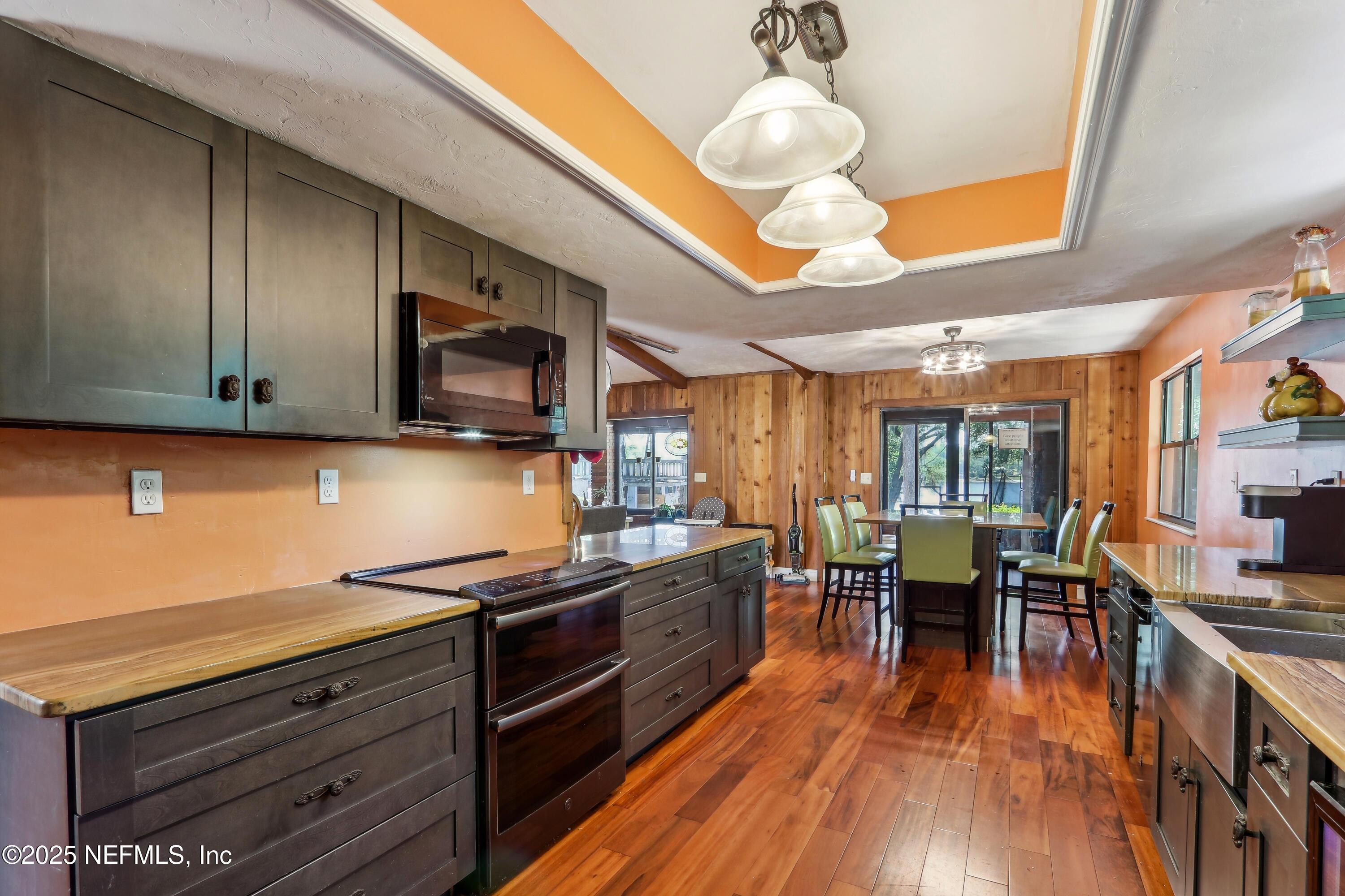 Image 2: KITCHEN