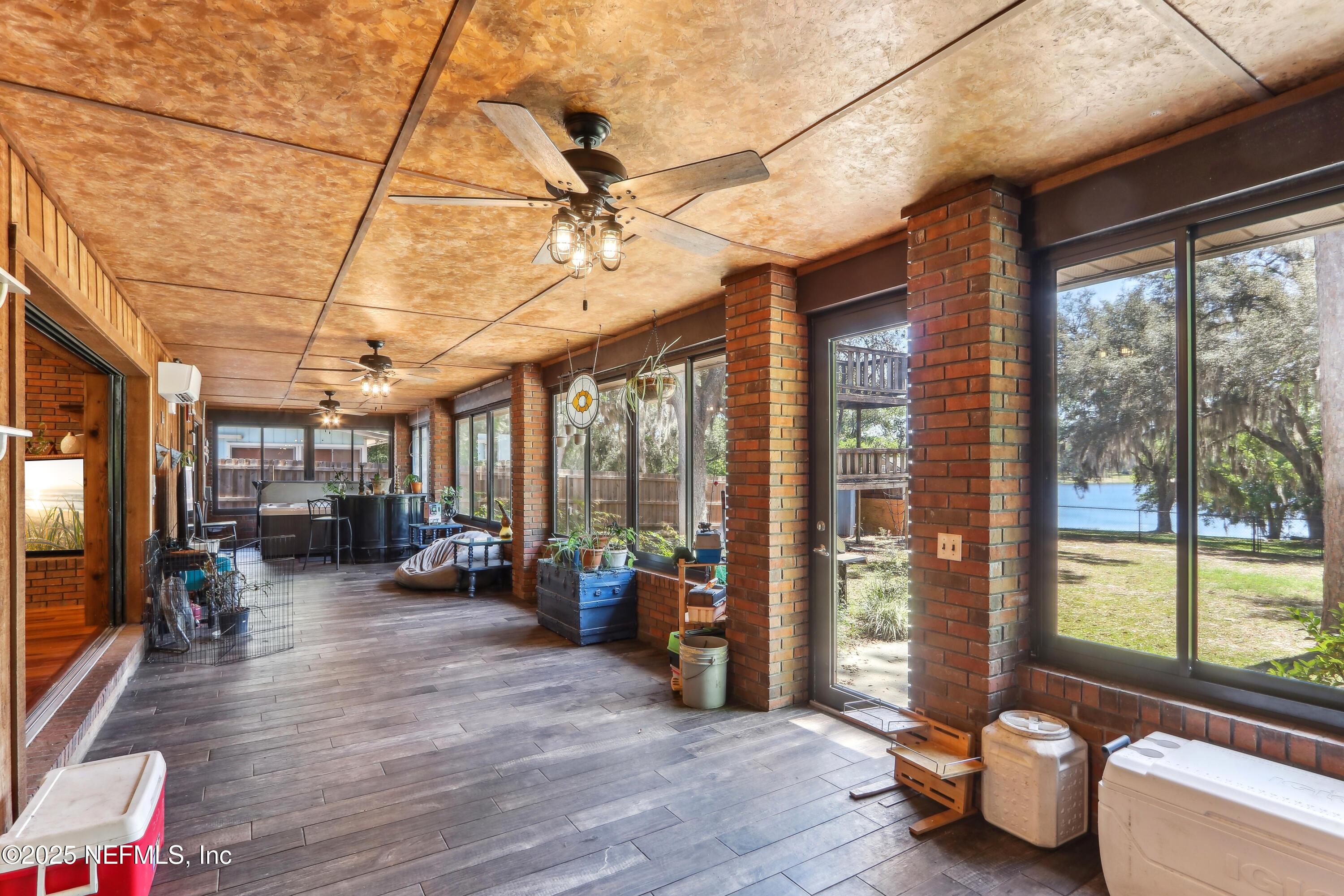 Image 4: ENCLOSED REAR PATIO