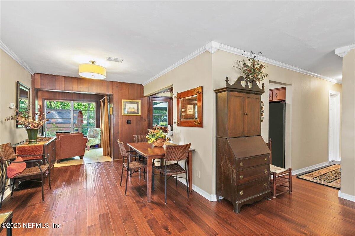 Image 4: Dining Room