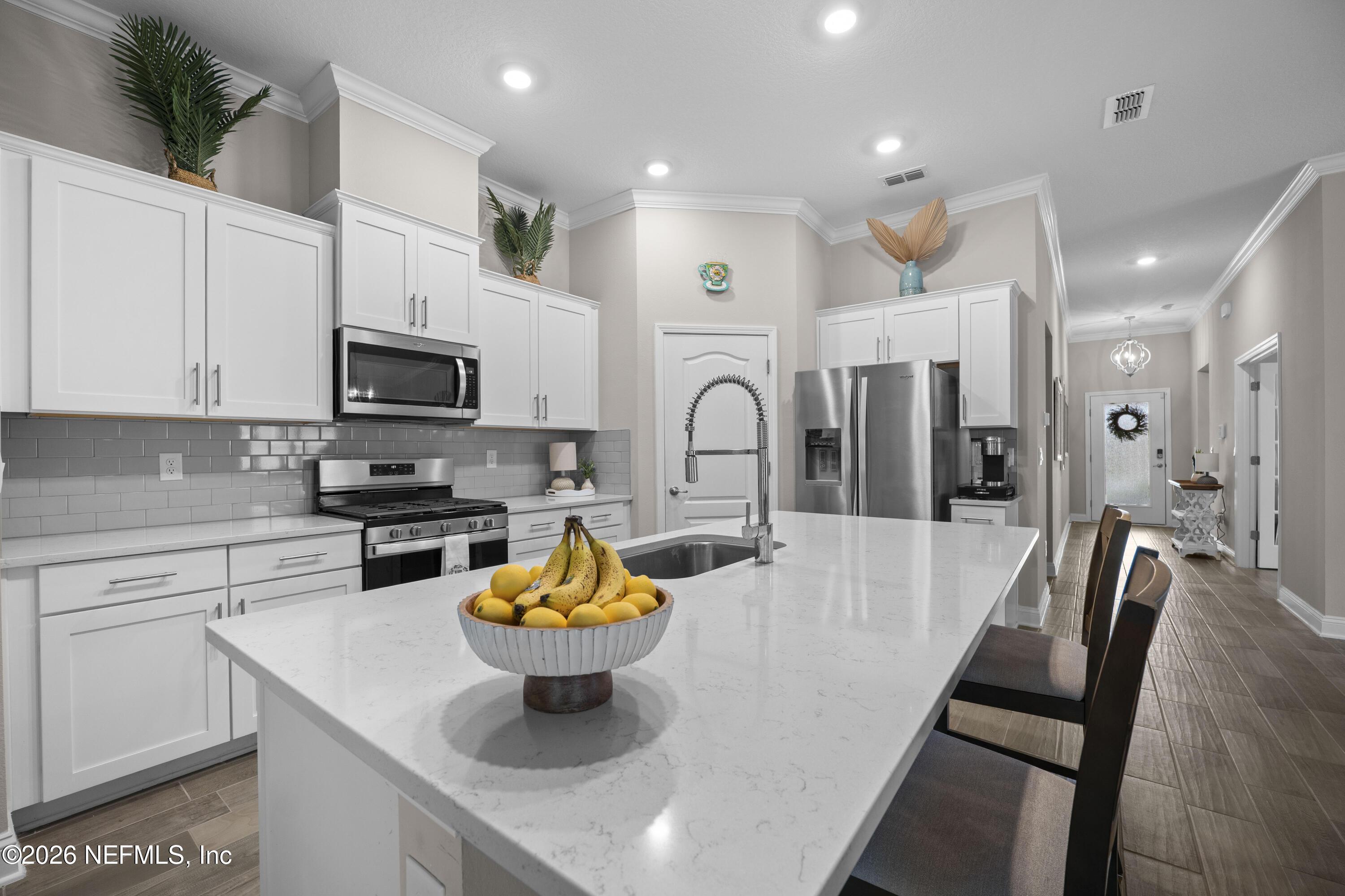 Image 3: 03 Kitchen