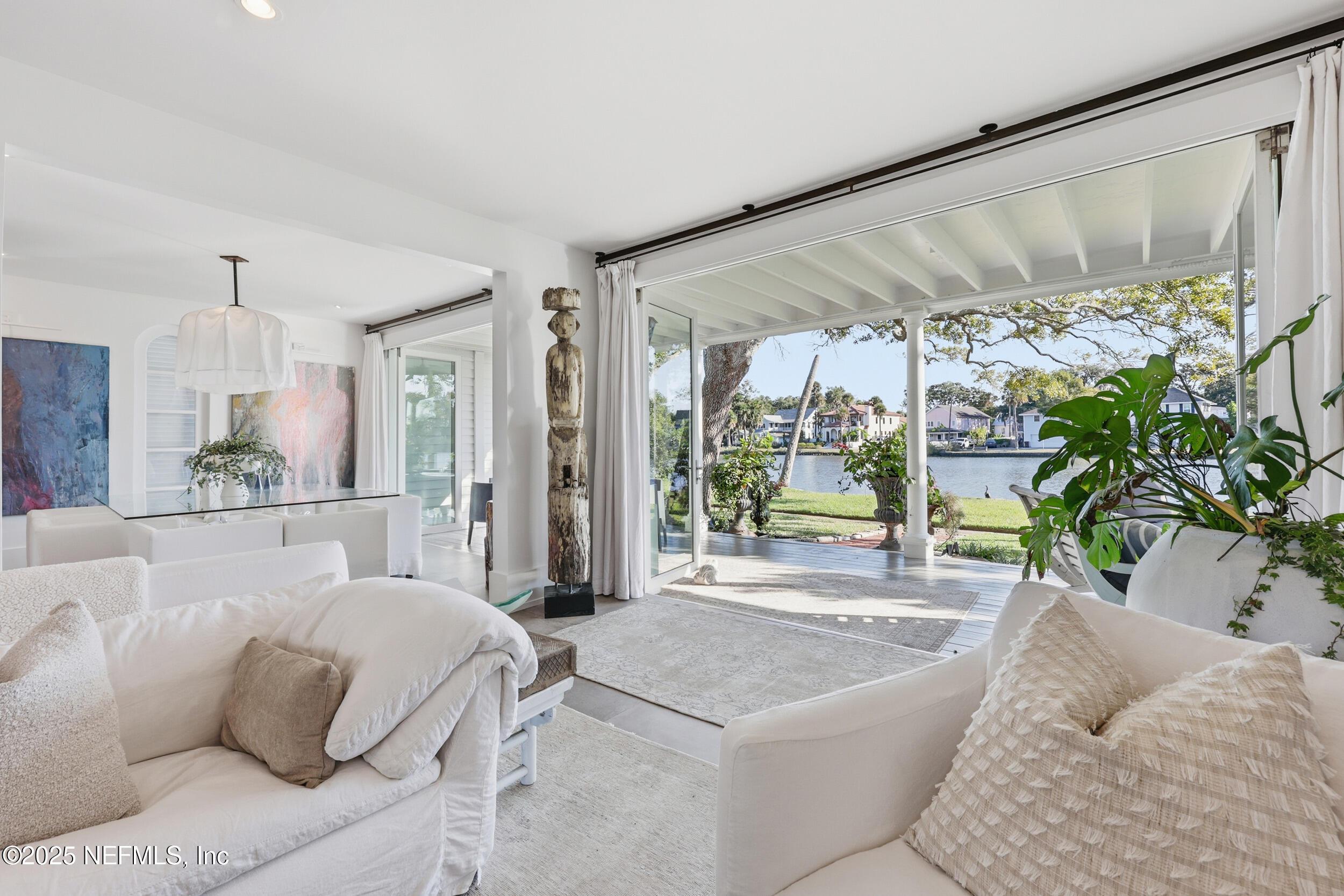 Image 3: 51_the real estateographers_051